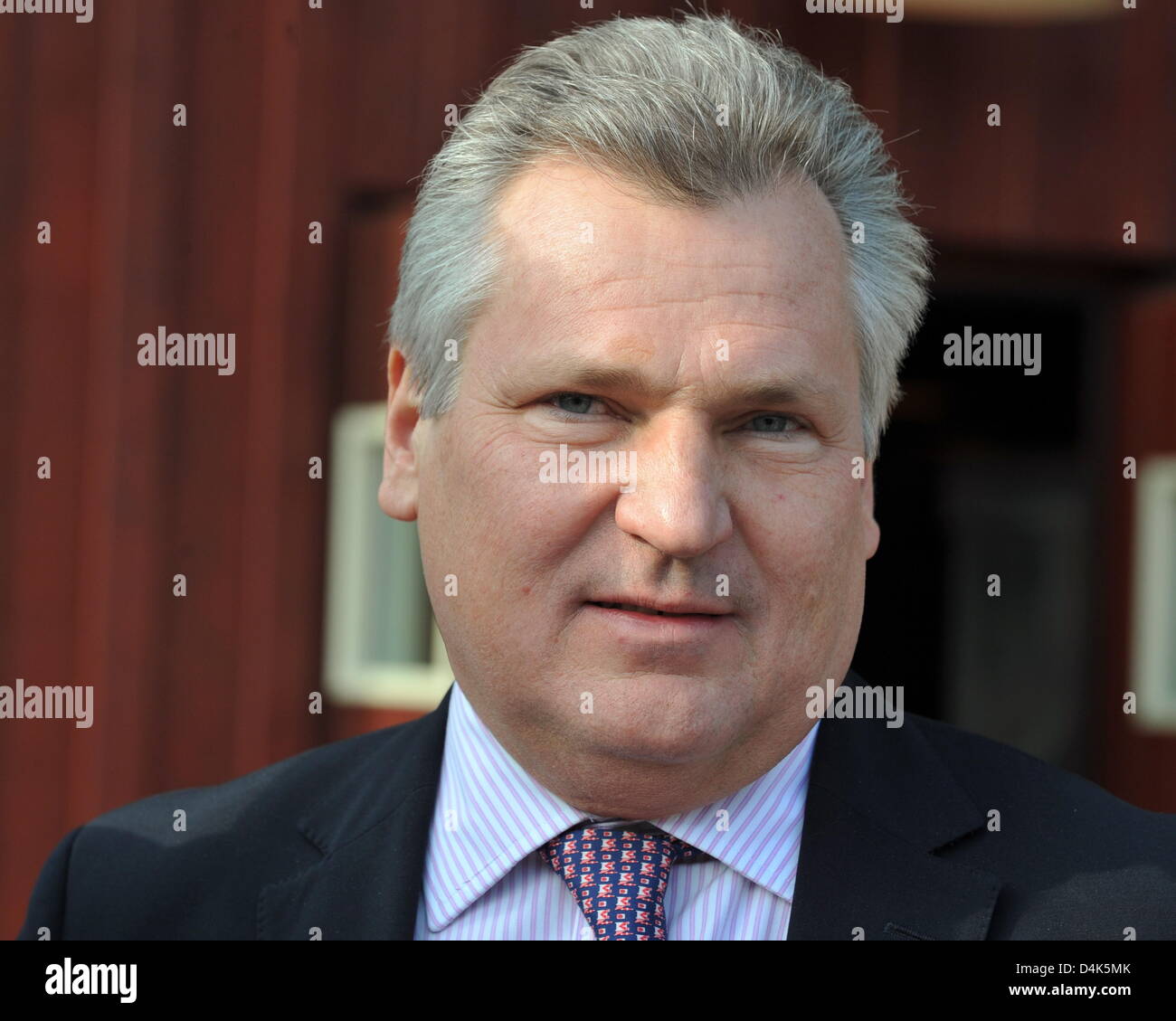 Ex Presidente polacco Kwasniewski visita il parco a tema Europa-Park ?? A ruggine, Germania, 02 aprile 2009. Foto: Rolf Haid Foto Stock