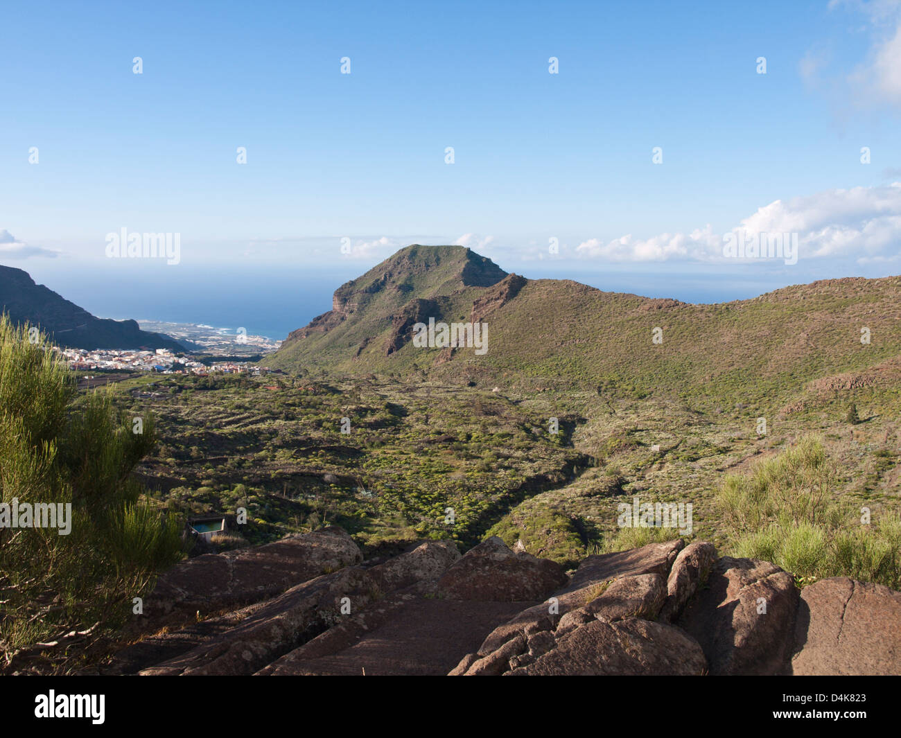 Vista della costa occidentale di Tenerife a partire da una escursione lungo il Camino Real tra Santiago del Teide e Los Gigantes Foto Stock