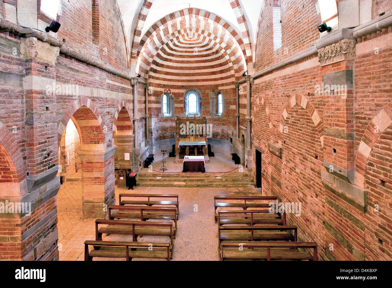 Italia Piemonte Albugnano Abbazia di Santa Maria di Vezzolano chiesa Foto Stock