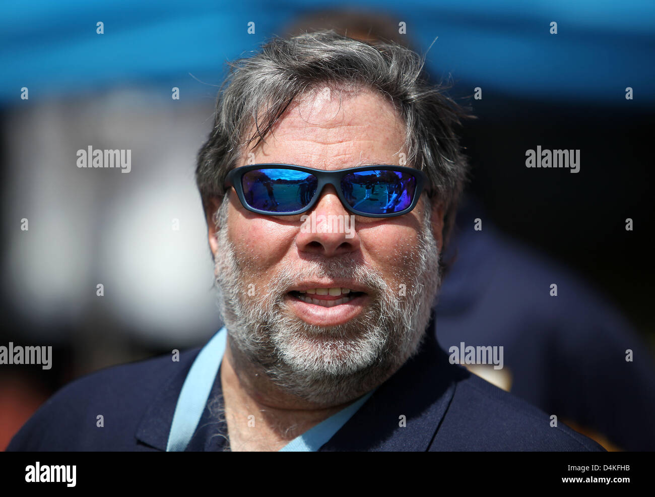 Il fondatore di Apple Steve Wozniak putts durante il Segway polo campionati del mondo a Colonia, Germania, 17 luglio 2009. Foto: Oliver Berg Foto Stock