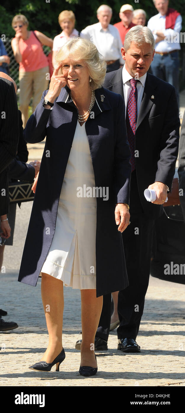 Camilla Duchessa di Cornovaglia visita il palazzo Sanssouci a Potsdam, Germania, 30 aprile 2009. Il British erede apparenti di Carlo e Camilla sono attualmente sulla loro prima visita ufficiale a Berlino e Potsdam. Foto: Jens KALAENE Foto Stock