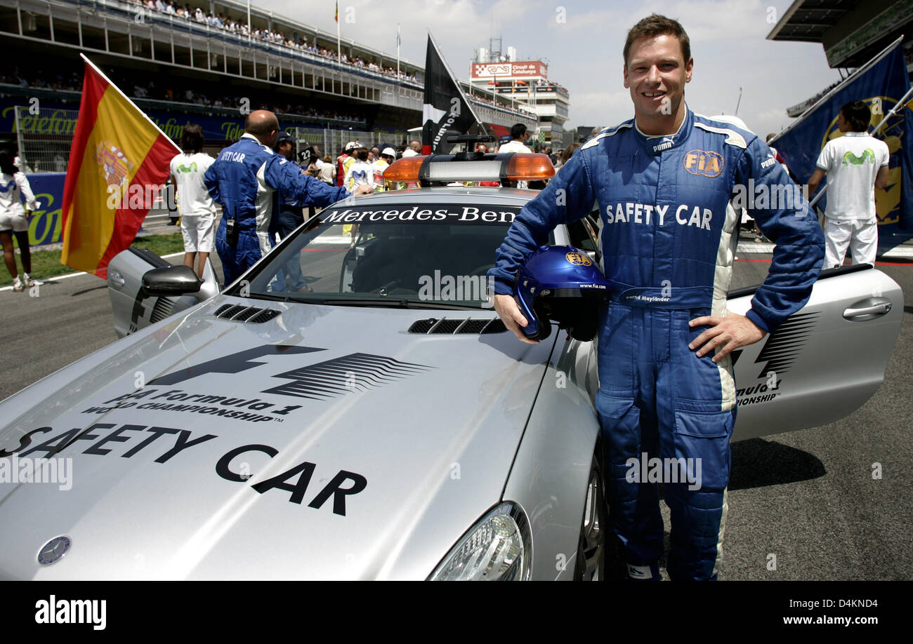 Il tedesco Bernd Maylaender (R), il pilota della safety car, è visto nella griglia del Gran Premio di Formula Uno di Spagna presso il Circuit de Catalunya a Montmelo vicino a Barcellona, Spagna, 10 maggio 2009. Foto: FELIX HEYDER Foto Stock