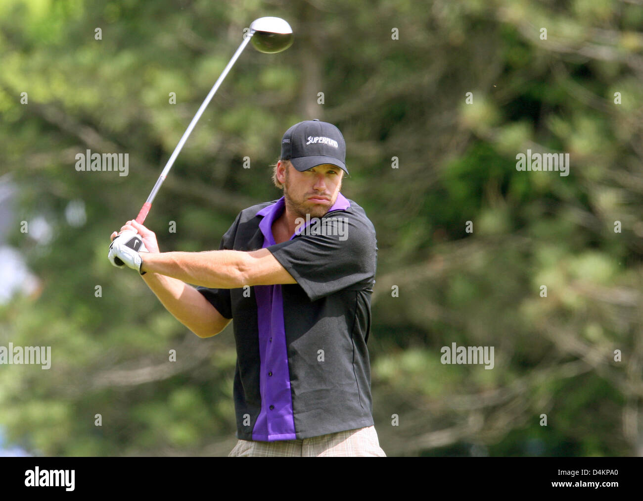 Siamo ski racer Bode Miller pratiche unità del driving range del campo da golf di Zell am See, Austria, 14 maggio 2009. Bode Miller partecipa al UVEX &Sci Golf Campionati del Mondo 2009 che avvengono in Zell am See dal 14 maggio fino al 17 maggio 2009. Il concorso è composto da un slalom gigante e due round di golf. Foto: Karl-Josef Hildenbrand Foto Stock