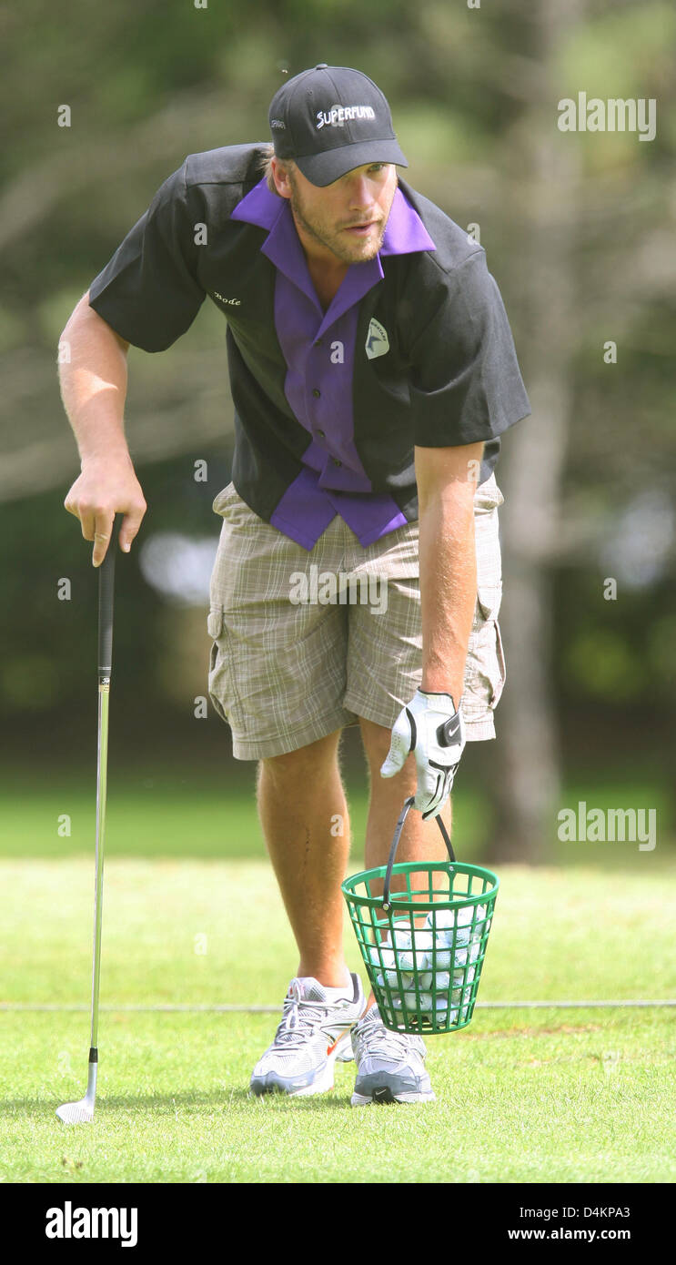 Siamo ski racer Bode Miller pratiche unità del driving range del campo da golf di Zell am See, Austria, 14 maggio 2009. Bode Miller partecipa al UVEX &Sci Golf Campionati del Mondo 2009 che avvengono in Zell am See dal 14 maggio fino al 17 maggio 2009. Il concorso è composto da un slalom gigante e due round di golf. Foto: Karl-Josef Hildenbrand Foto Stock