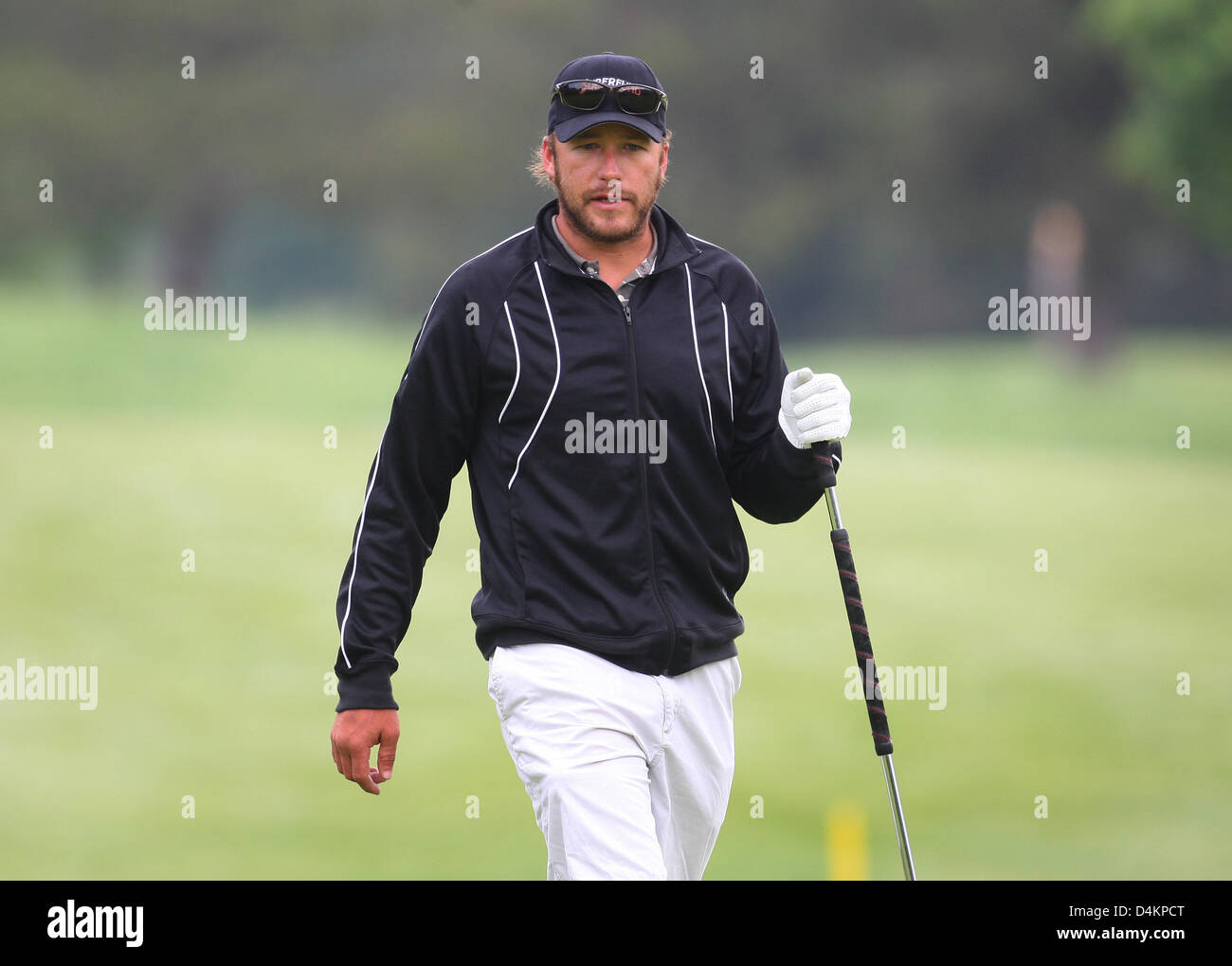 Siamo ski racer Bode Miller passeggiate lungo il campo da golf di Zell am See, Austria, 15 maggio 2009. Bode Miller partecipa al UVEX &Sci Golf Campionati del Mondo 2009 che avvengono in Zell am See dal 14 maggio fino al 17 maggio 2009. Il concorso è composto da un slalom gigante e due round di golf. Foto: Karl-Josef Hildenbrand Foto Stock