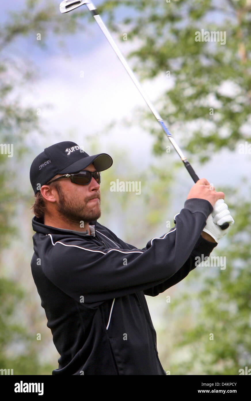 Siamo ski racer Bode Miller colpisce la palla sul campo da golf di Zell am See, Austria, 15 maggio 2009. Bode Miller partecipa al UVEX &Sci Golf Campionati del Mondo 2009 che avvengono in Zell am See dal 14 maggio fino al 17 maggio 2009. Il concorso è composto da un slalom gigante e due round di golf. Foto: Karl-Josef Hildenbrand Foto Stock