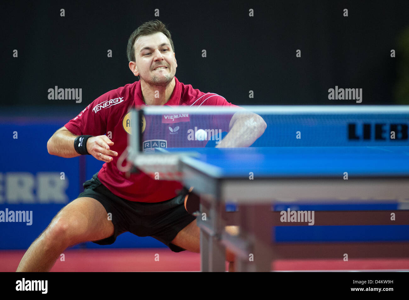 Nazionale Campionati Tedeschi 2013 a Bamberg: Timo Boll durante la riproduzione di un scritto Foto Stock