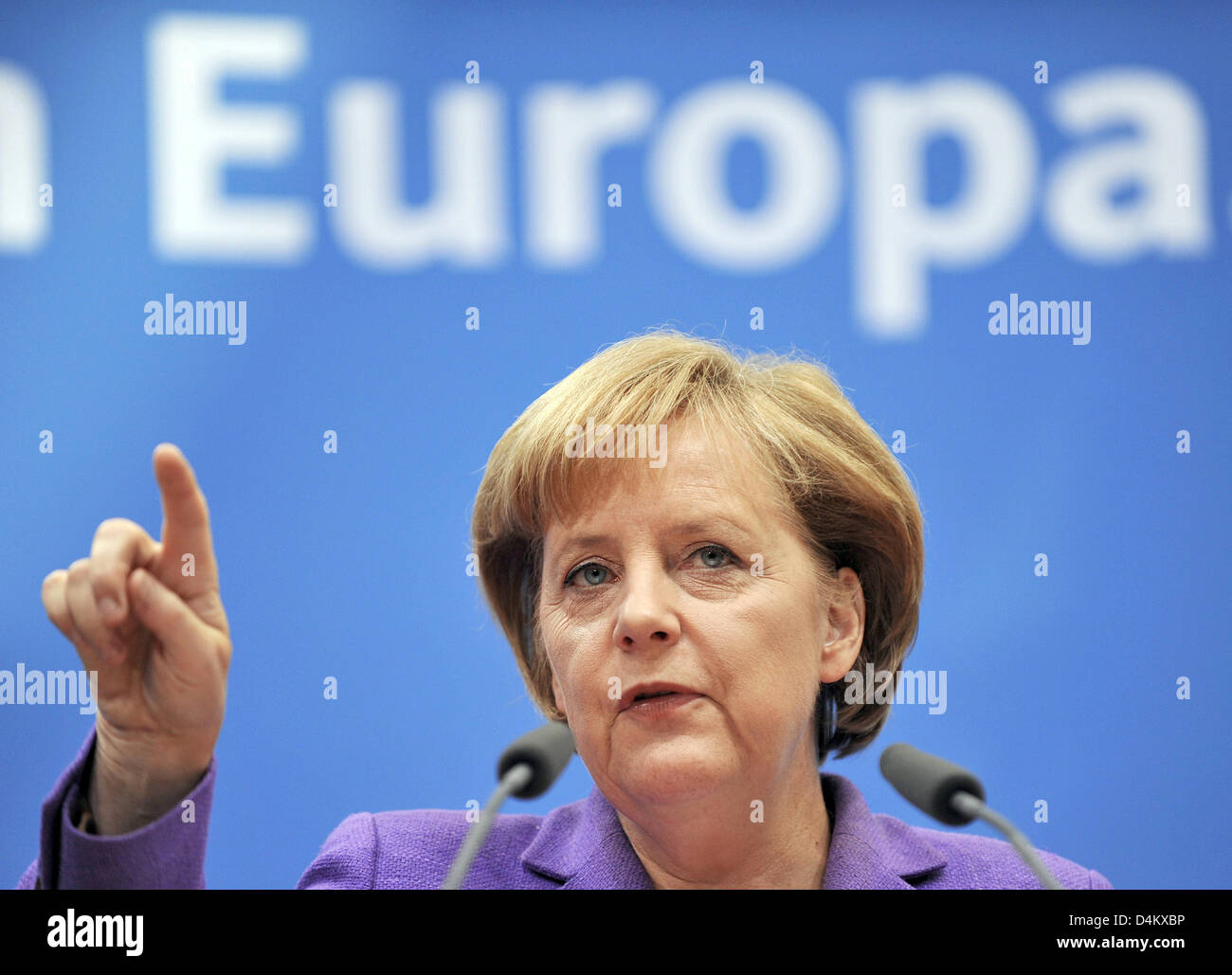 Il cancelliere tedesco e la presidentessa di cristiana Unione Democratica (CDU), Angela Merkel, dà una conferenza stampa a seguito di una comune sedia riunione del partito conservatore sorella parti CDU e CSU (cristiana unione sociale) di Berlino, Germania, 25 maggio 2009. Leader di partito ha approvato una dichiarazione comune sulle prossime elezioni per il Parlamento europeo, che si svolgerà il 7 giugno 2009. Foto: Annibale Foto Stock