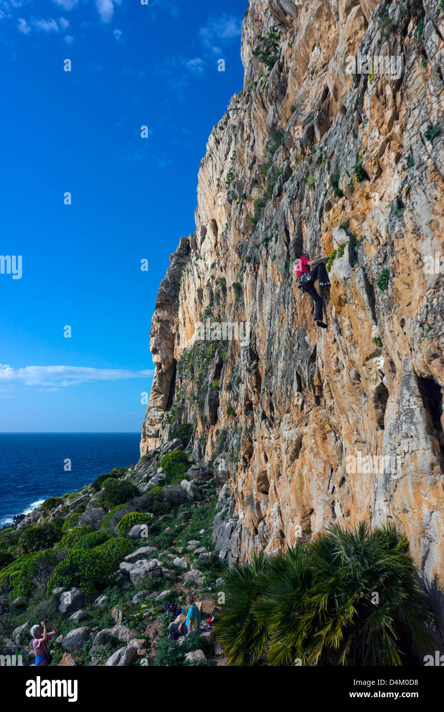 san-vito-lo-capo-rock-climbing-immagini-e-fotografie-stock-ad-alta