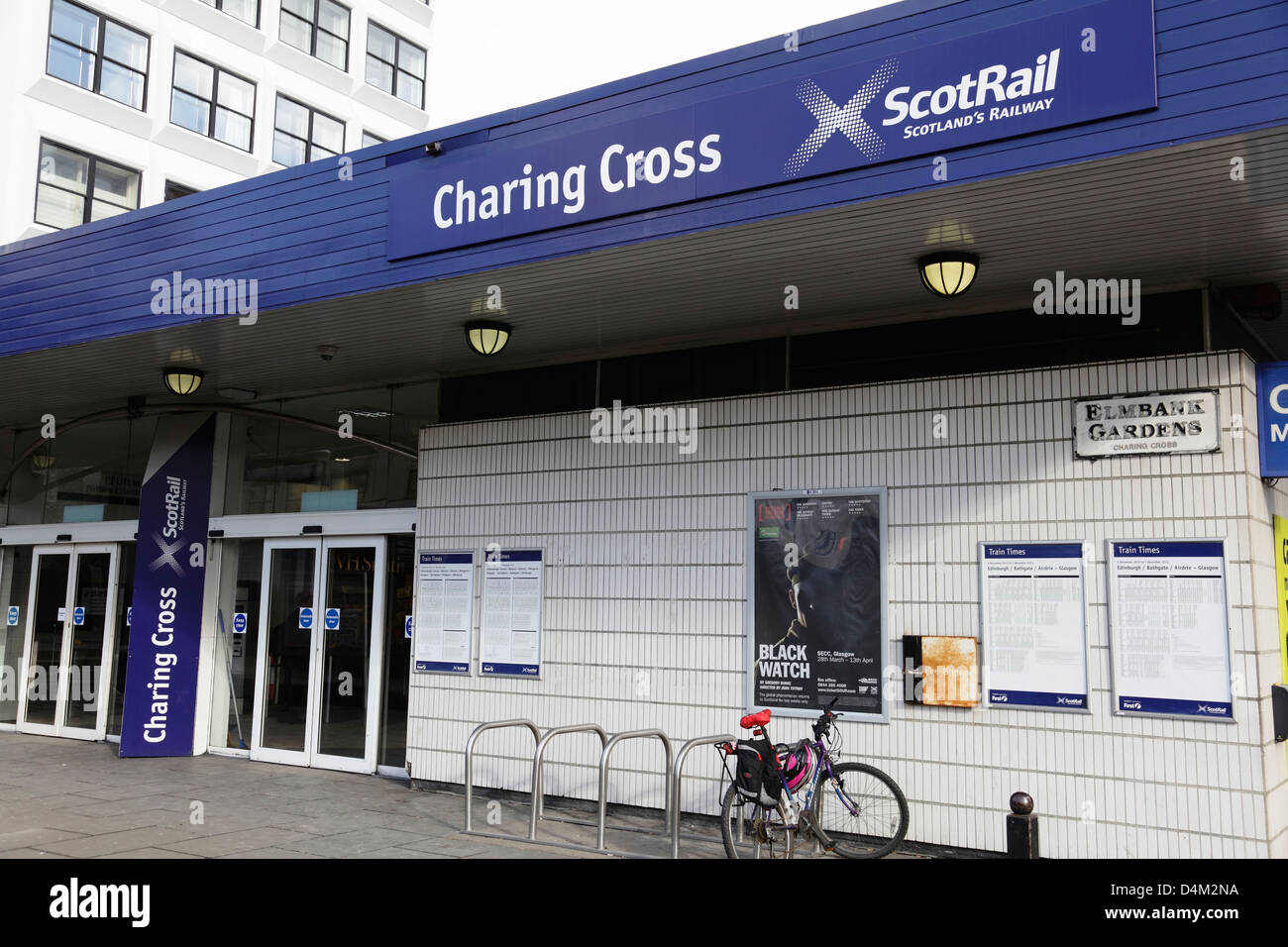 Ingresso alla stazione ferroviaria Charing Cross Scotrail sui giardini Elmbank nel centro di Glasgow, Scozia, Regno Unito Foto Stock