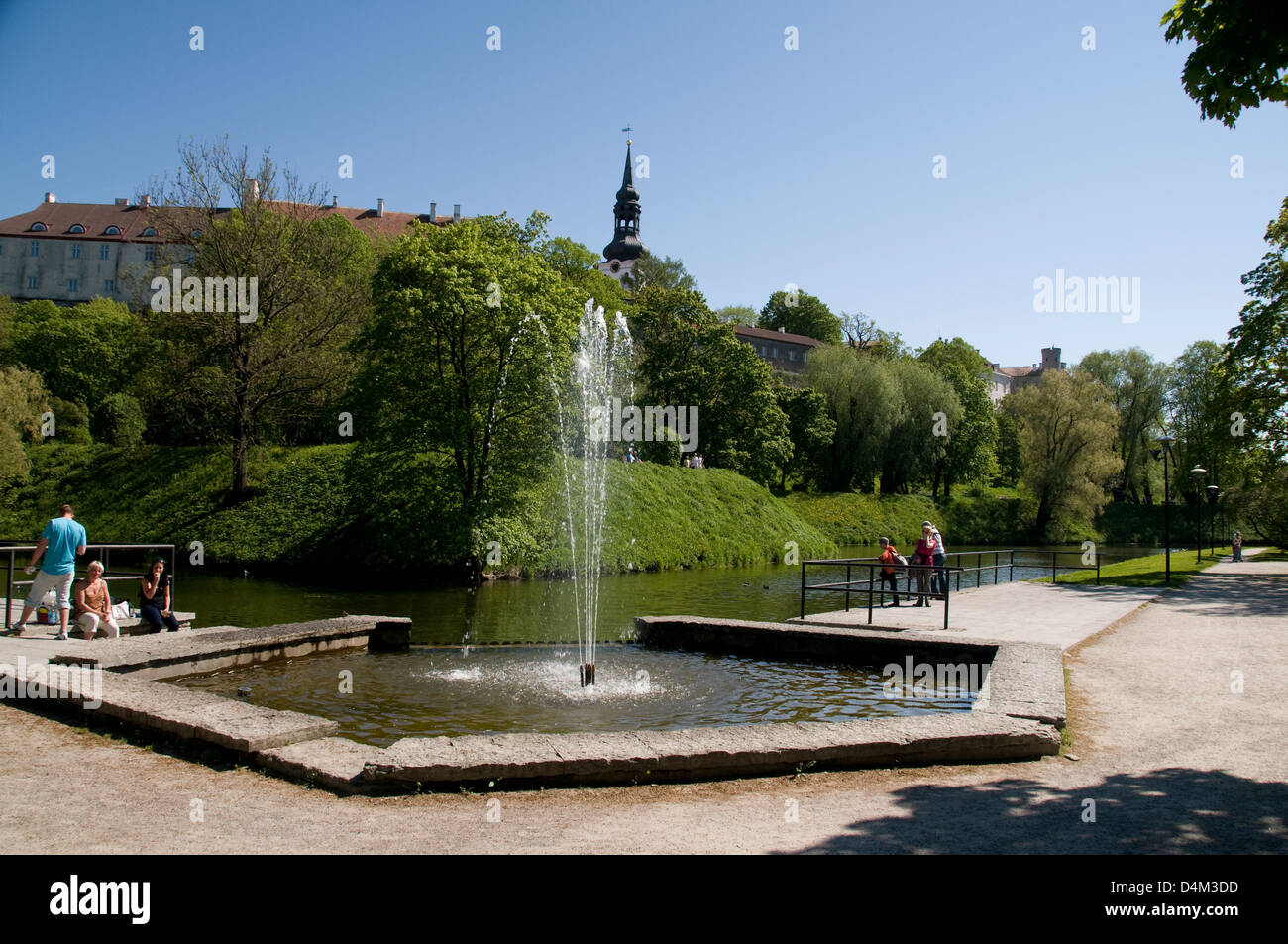 Una fontana a Snelli stagno nel Toompark vicino al centro storico di Tallinn, Estonia, Stati baltici Foto Stock