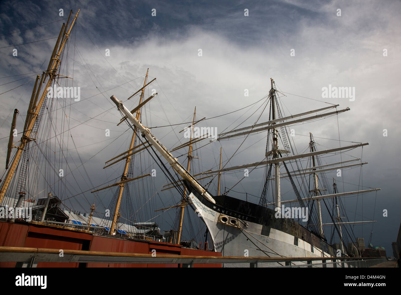 Il Wavertree, storico ferro-scafo nave a vela presso il South Street Seaport, Pier 16, New York Foto Stock