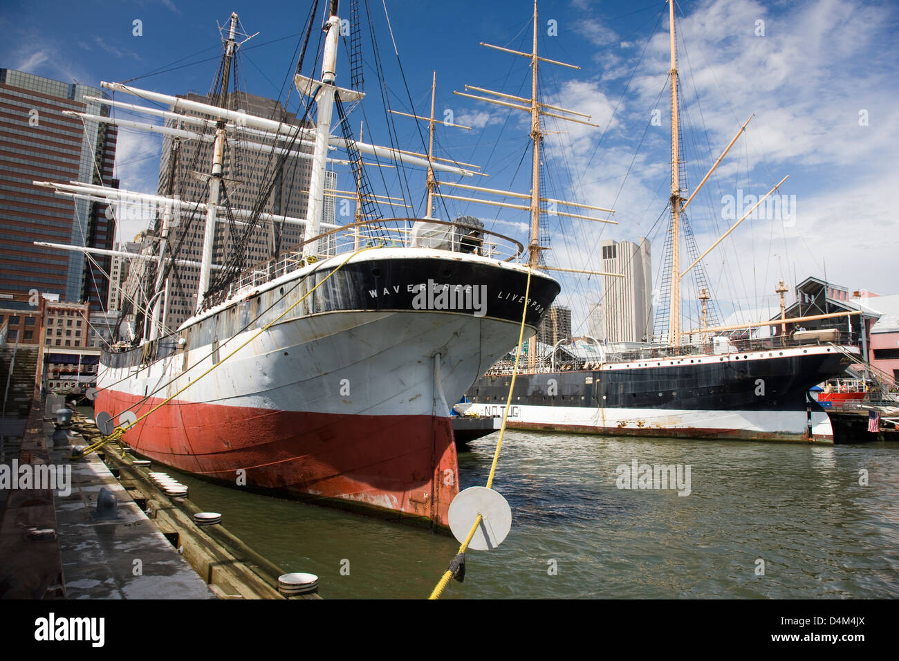 Il Wavertree, storico ferro-scafo nave a vela presso il South Street Seaport, Pier 16, New York Foto Stock