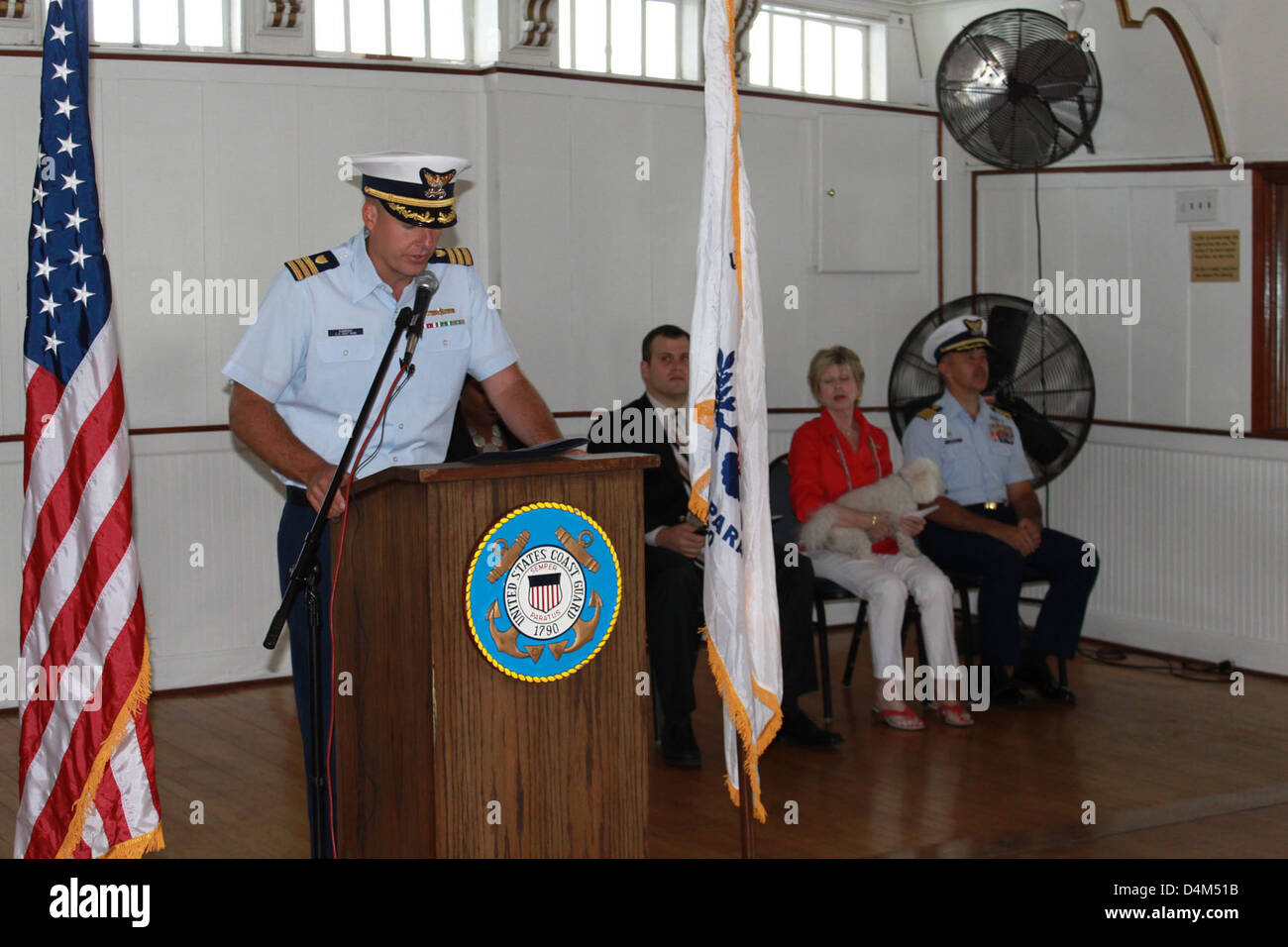 La Guardia costiera Sector Ohio Valley ha celebrato il suo 130° anniversario a Louisville, Kentucky, con una celebrazione sulla Belle of Louisville. L'evento ha onorato la lunga storia del servizio della Guardia Costiera nella regione, compresi i contributi alla sicurezza e alla sicurezza marittima. Foto Stock