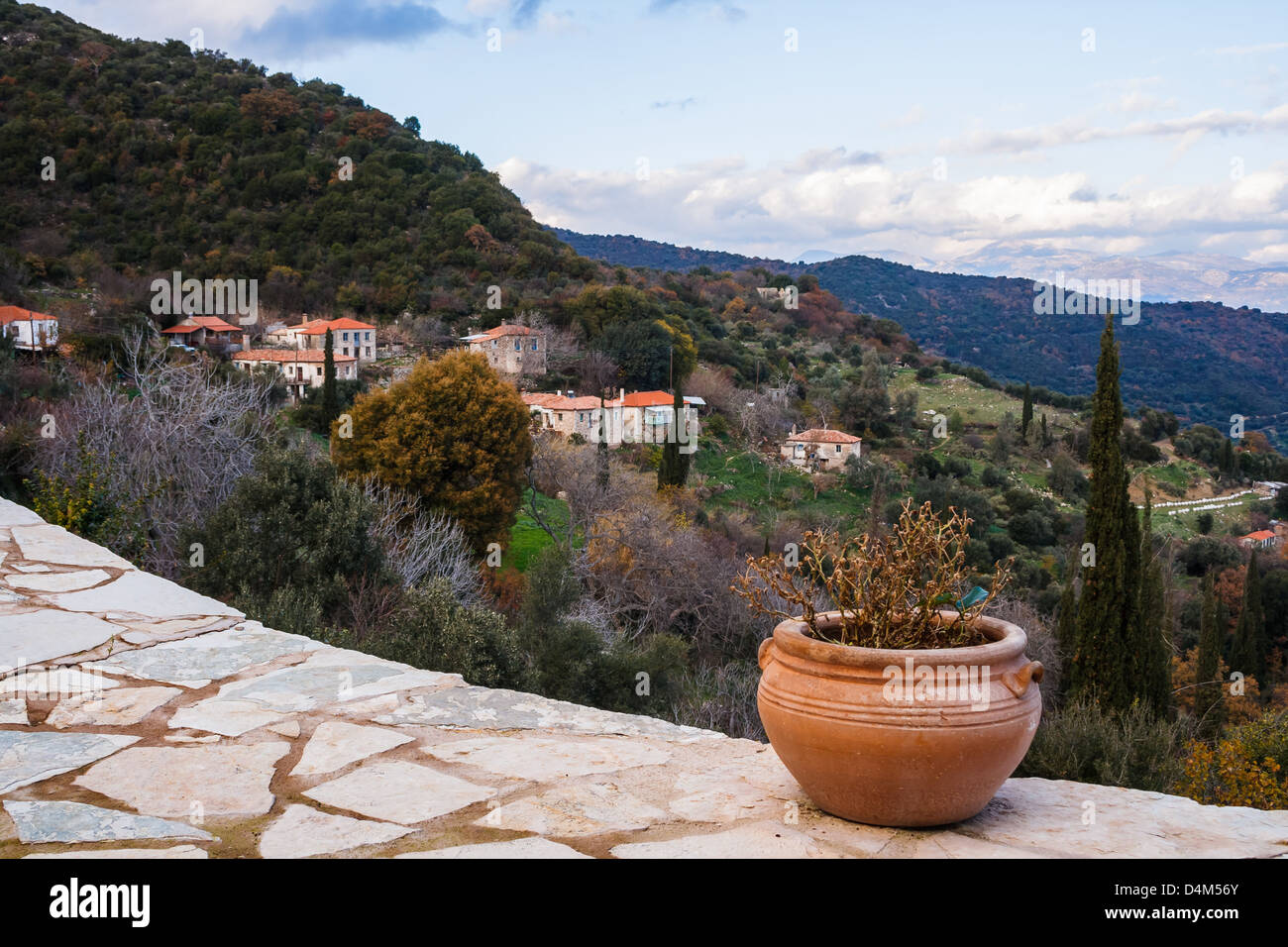 Bella decorazione naturale al di fuori del paese casa in Grecia Foto Stock