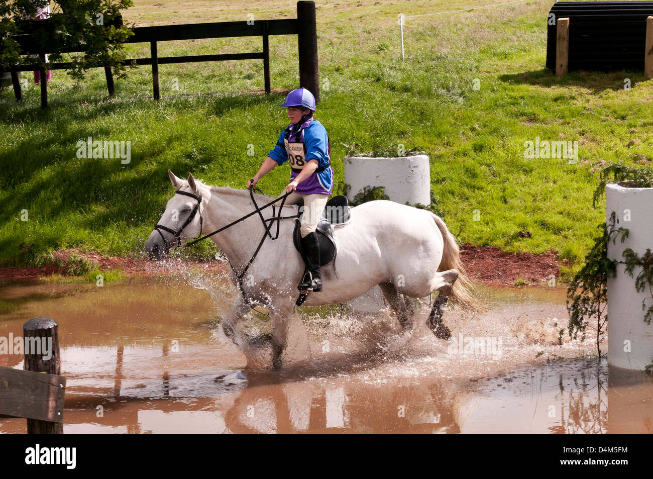 Lorna Watson su Ceilidh in azione, Gillespie Macandrew Hopetoun House Horse Trials Foto Stock