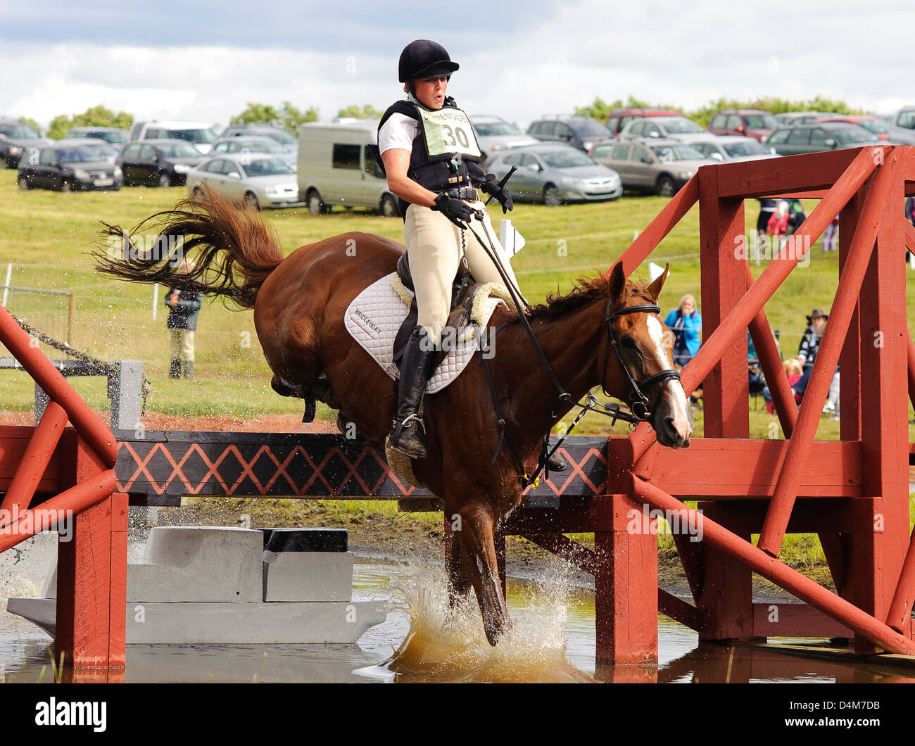 Roo Fox al water jump al Gillespie Macandrew Hopetoun House prove cavallo dressage Show Jumping Cross Country Equitazione Foto Stock