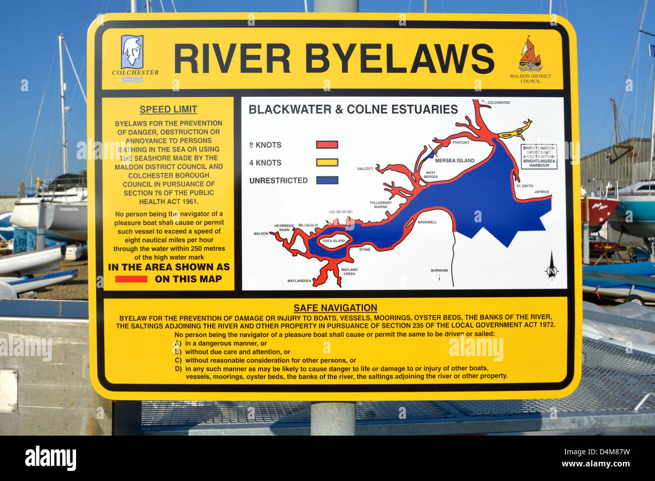 Fiume byelaws ed i limiti di velocità per gli utenti in barca sul Blackwater & Colne intorno Mersea Island Foto Stock