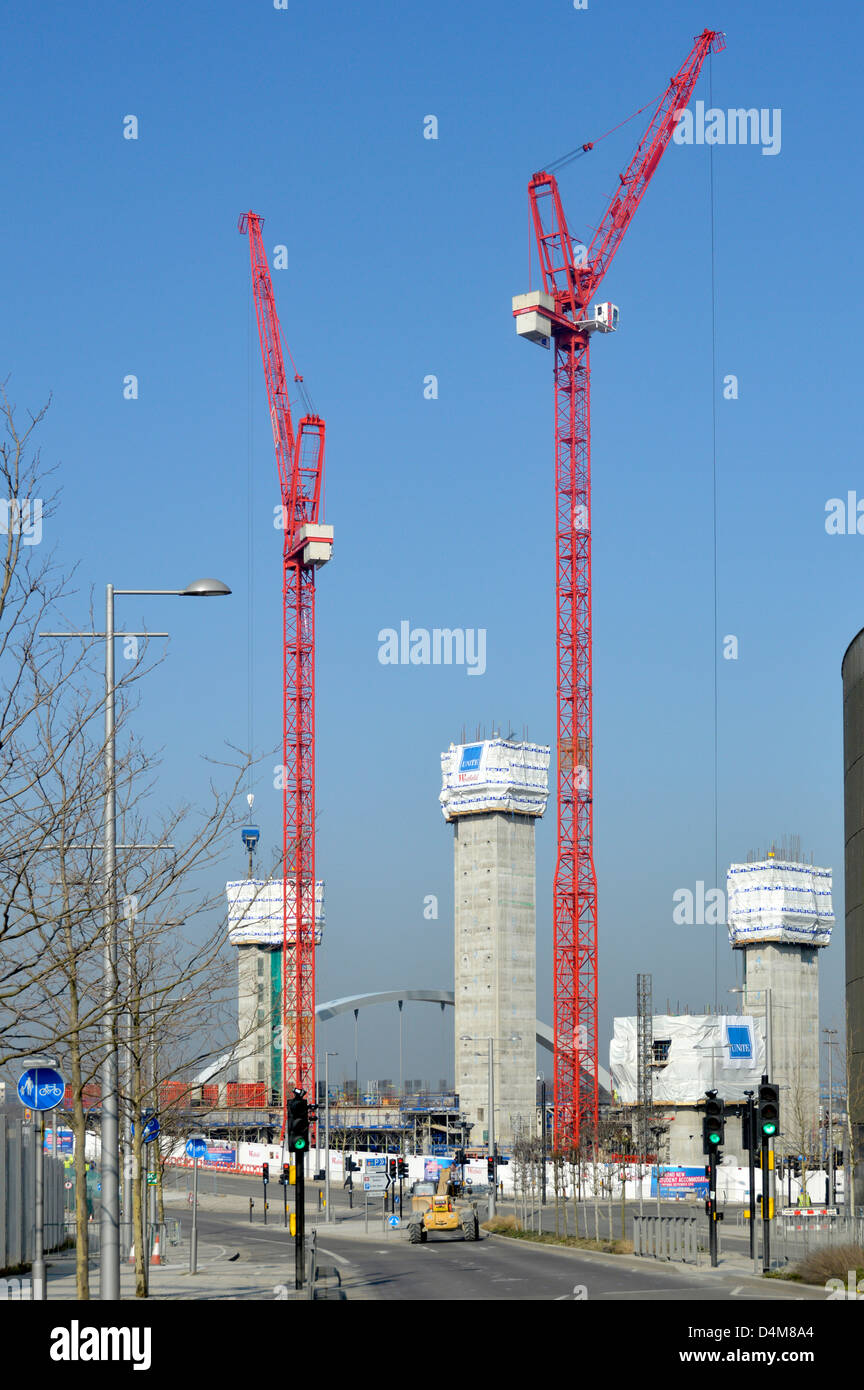 Londra Olympic Park nuovi alloggi per studenti di progetti di costruzione in corso vicino al Villaggio Atleti Foto Stock