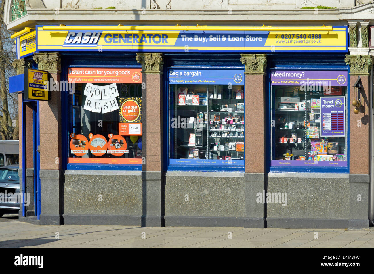 Generatore di cassa high street comprare vendere il negozio di prestito con segno pawnbroker Foto Stock