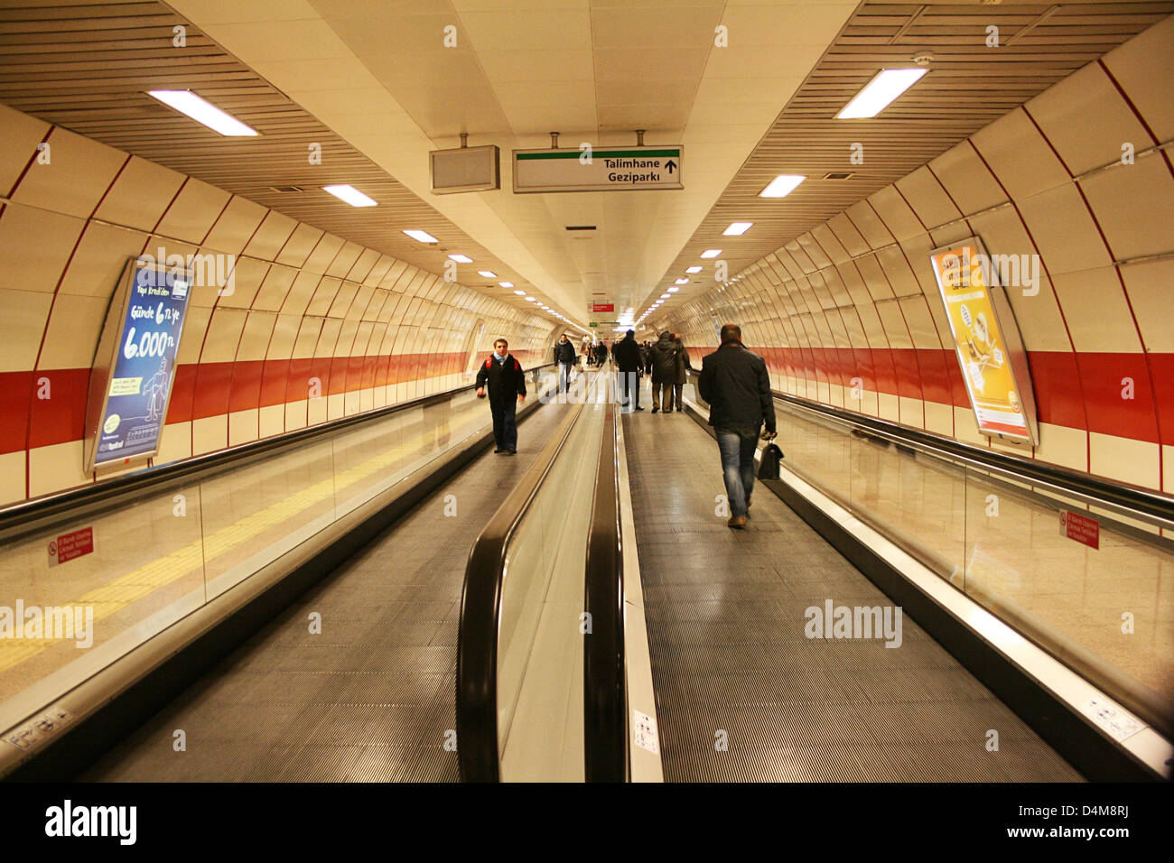 Una vista dalla stazione della metropolitana di Taksim di Istanbul , Turchia Foto Stock