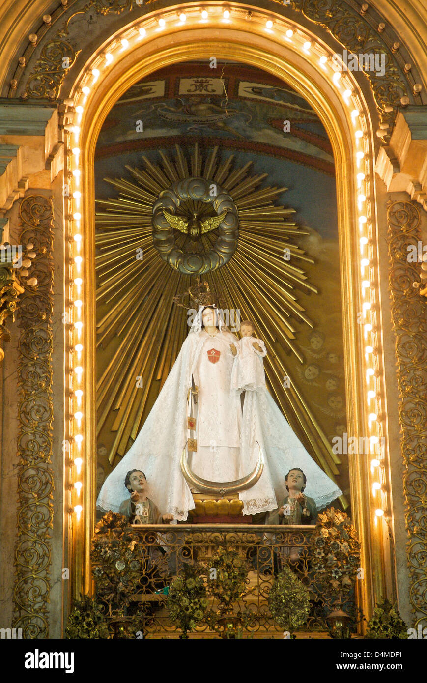 L'Avana, Cuba, sculture presso la Iglesia de la Merced Foto Stock