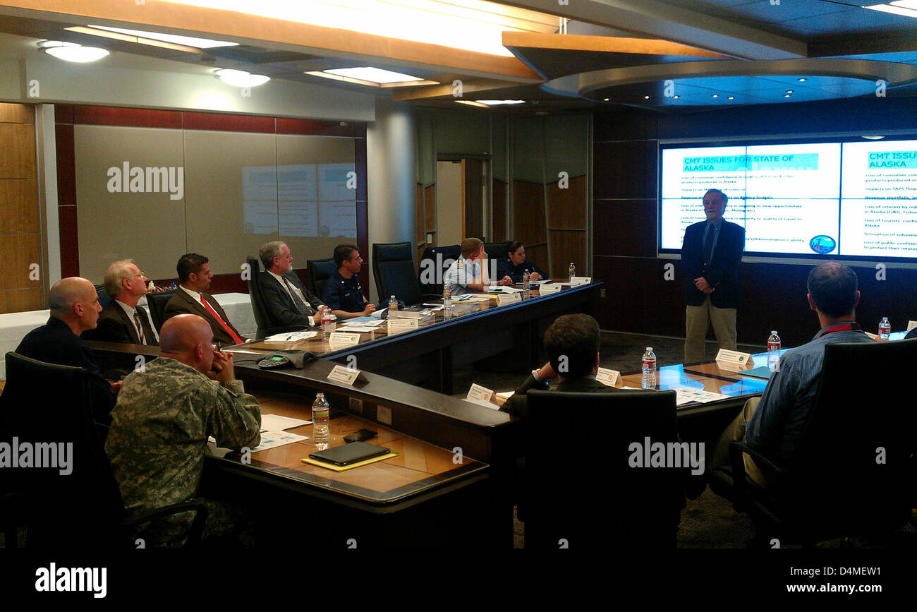 Un incontro del team di gestione delle crisi unificato si è concentrato sulle risposte coordinate alle emergenze, garantendo una gestione efficace in caso di incidenti critici. Foto Stock