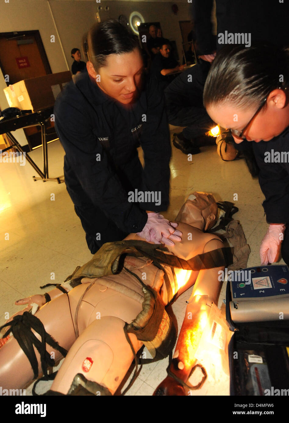 L'esercitazione 2012 condotta dalla Guardia Costiera degli Stati Uniti ha coinvolto vari scenari di risposta alle emergenze, simulando situazioni di crisi reali e testando la preparazione del personale della Guardia Costiera nelle operazioni di salvataggio. Foto Stock