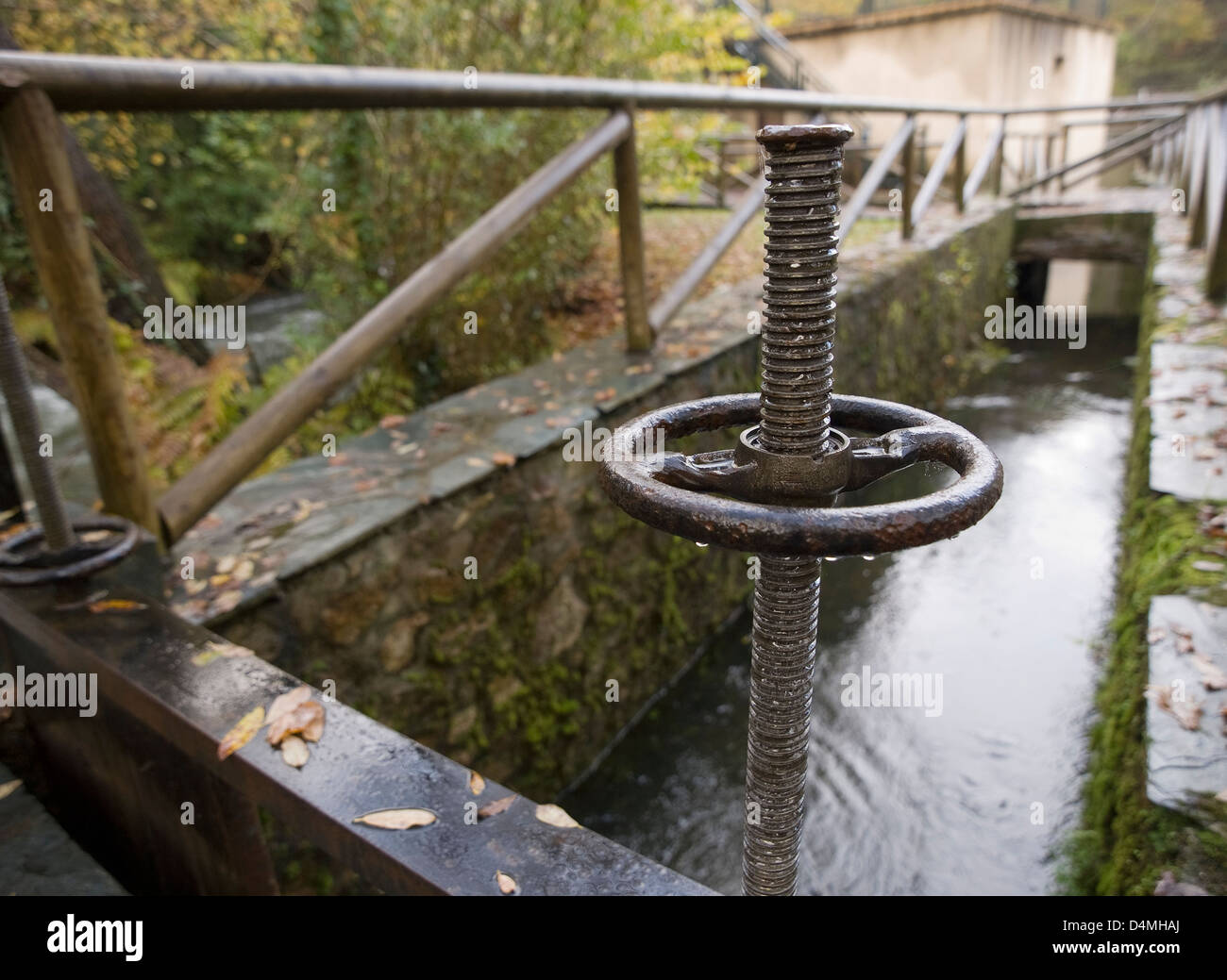 Vecchio il Fosso di Irrigazione dettaglio Foto Stock