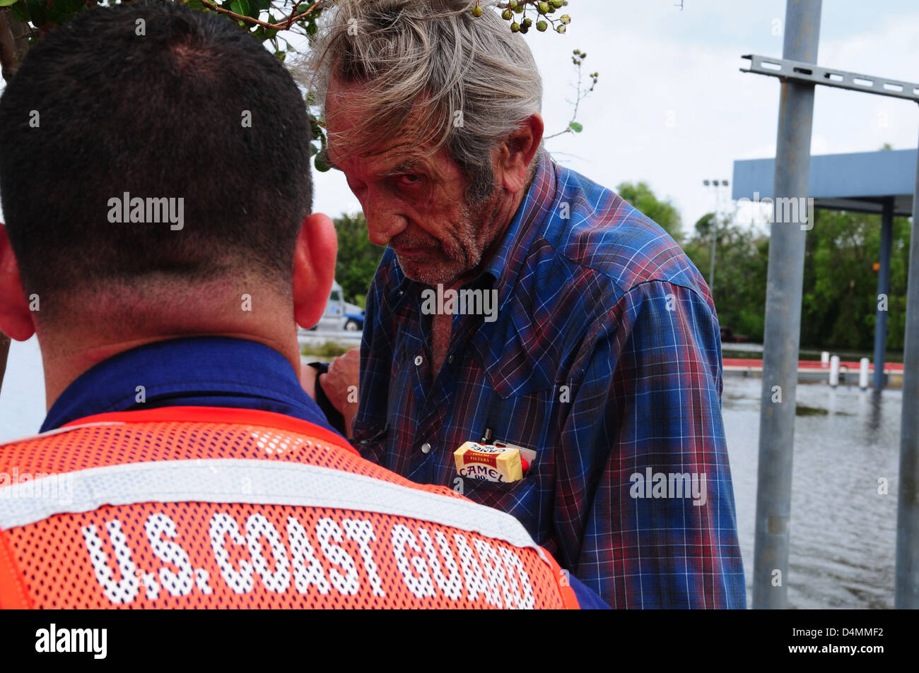 Il team di risposta alle catastrofi (DART) della Guardia Costiera risponde alla tempesta tropicale Isaac in Louisiana, fornendo operazioni critiche MEDEVAC e risposta alle inondazioni. La squadra gioca un ruolo fondamentale nel salvare i cittadini bloccati e fornire servizi di ricerca e soccorso in caso di eventi meteorologici estremi. Foto Stock Il team di risposta alle catastrofi (DART) della Guardia Costiera risponde alla tempesta tropicale Isaac in Louisiana, fornendo operazioni critiche MEDEVAC e risposta alle inondazioni. La squadra gioca un ruolo fondamentale nel salvare i cittadini bloccati e fornire servizi di ricerca e soccorso in caso di eventi meteorologici estremi. Foto Stock