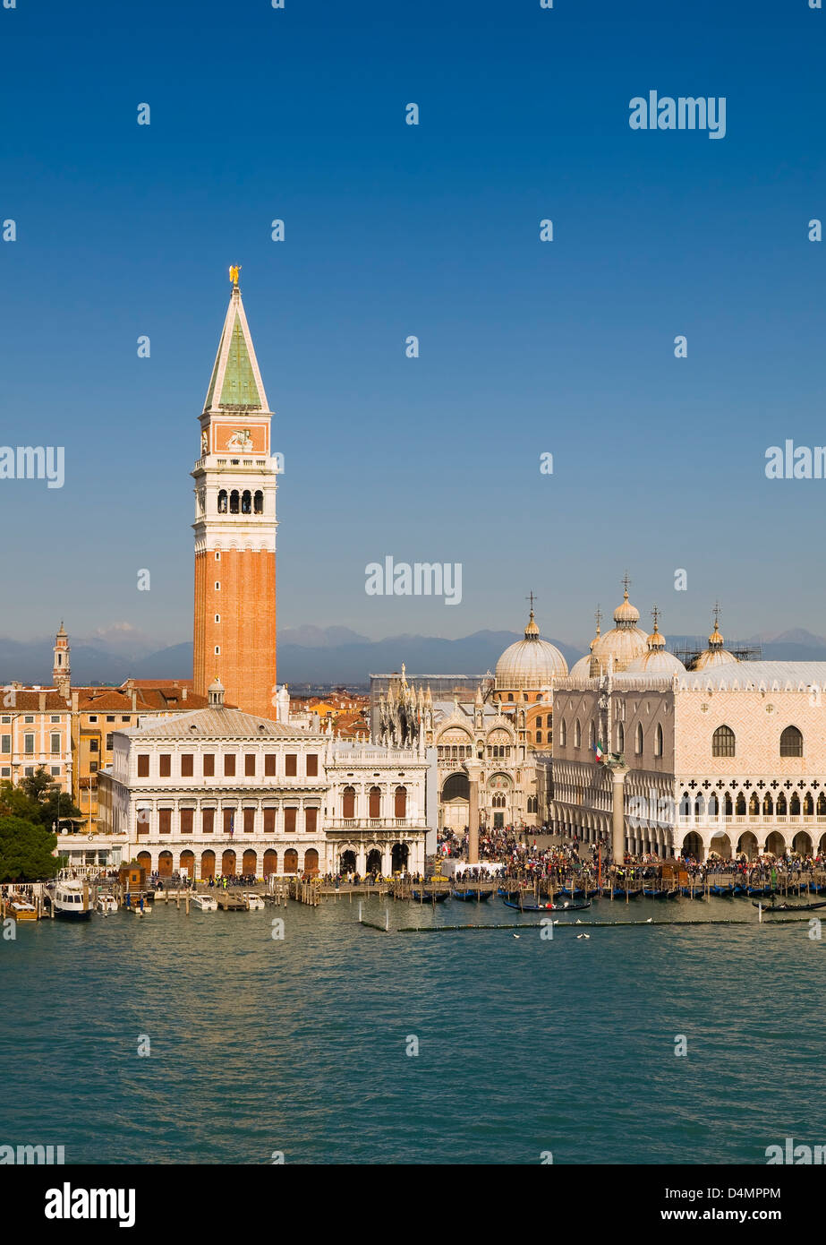 Vista del Campanile e Piazza San Marco. Uno dei luoghi più famosi in Italia. Foto Stock
