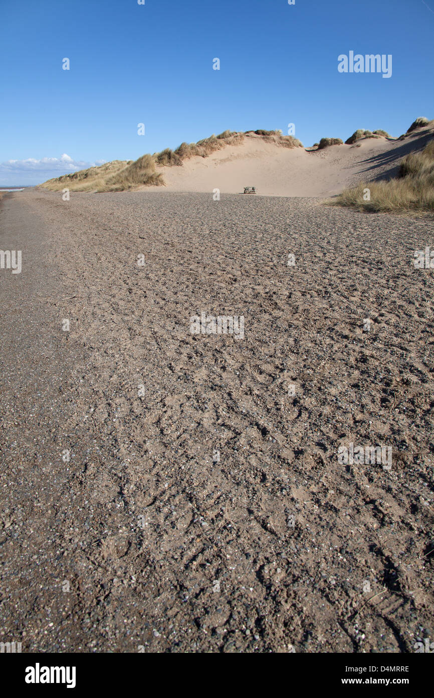 Il Galles sentiero costiero nel Galles del Nord. Vista pittoresca Talacre di spiaggia e dune di sabbia. Foto Stock