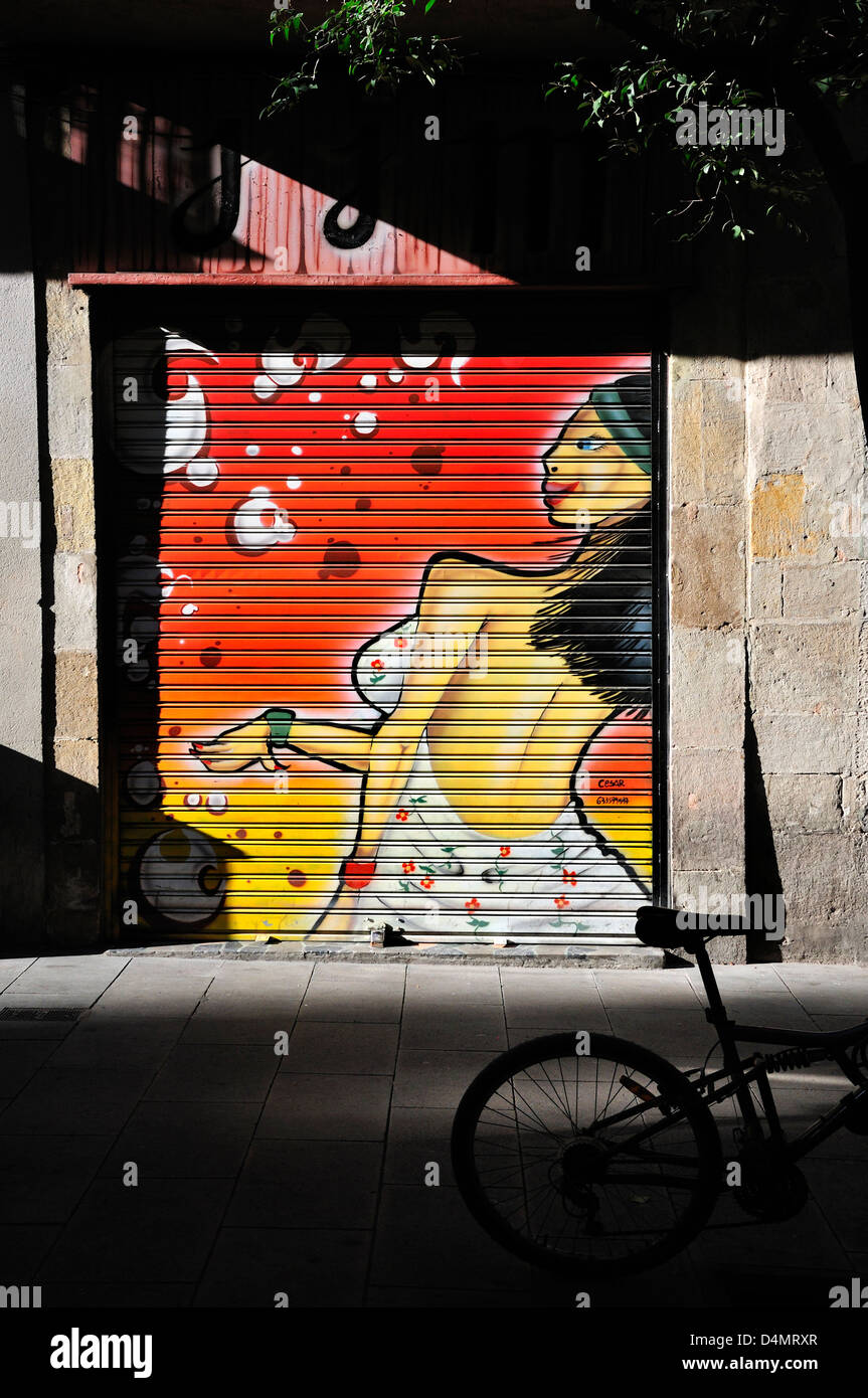 Barcellona, in Catalogna, Spagna. Dipinto di serrande di garage Foto Stock