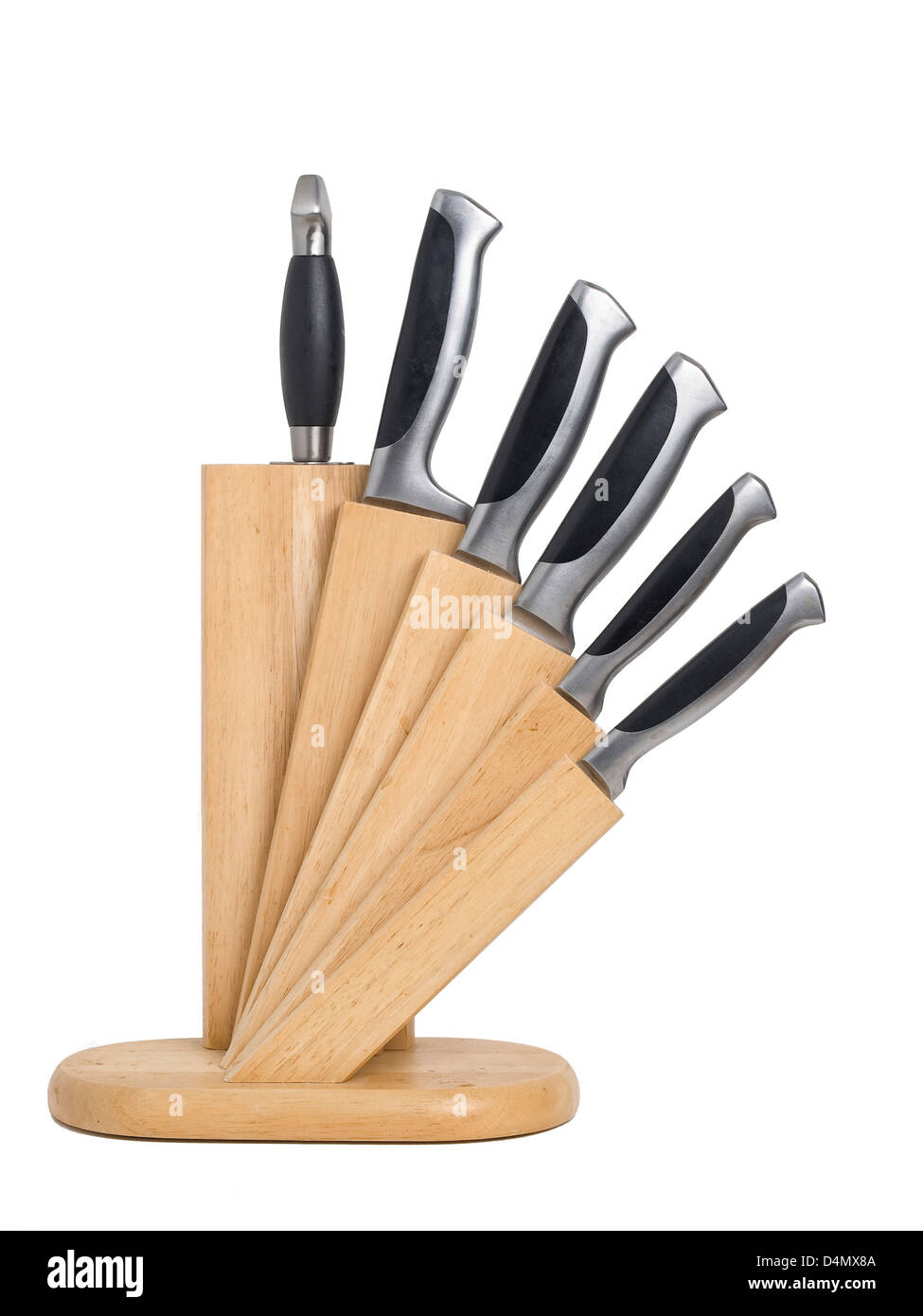 Set di coltelli da cucina nel supporto isolato su uno sfondo bianco Foto Stock