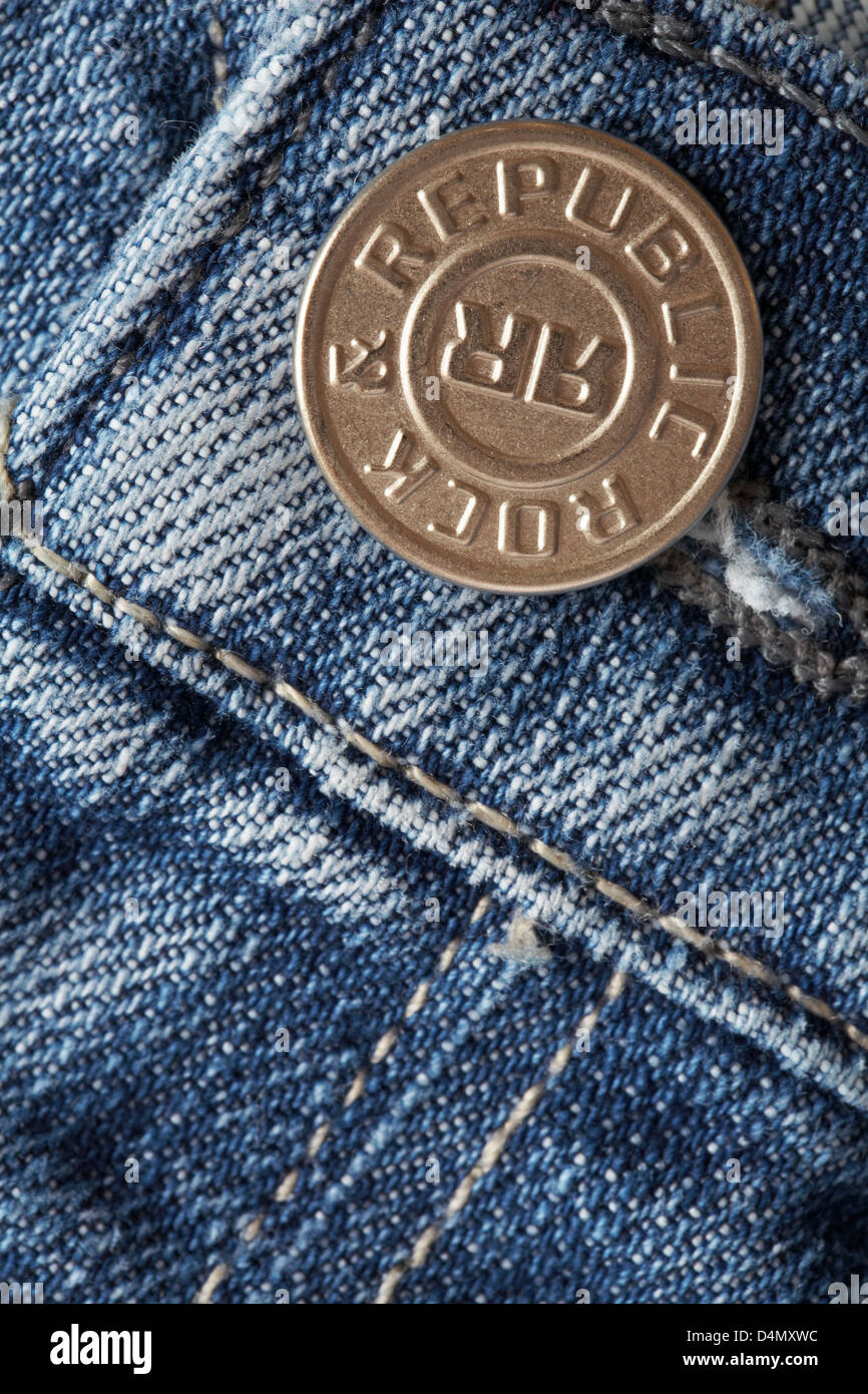 Rock & Republic pulsante sul jeans denim Foto Stock