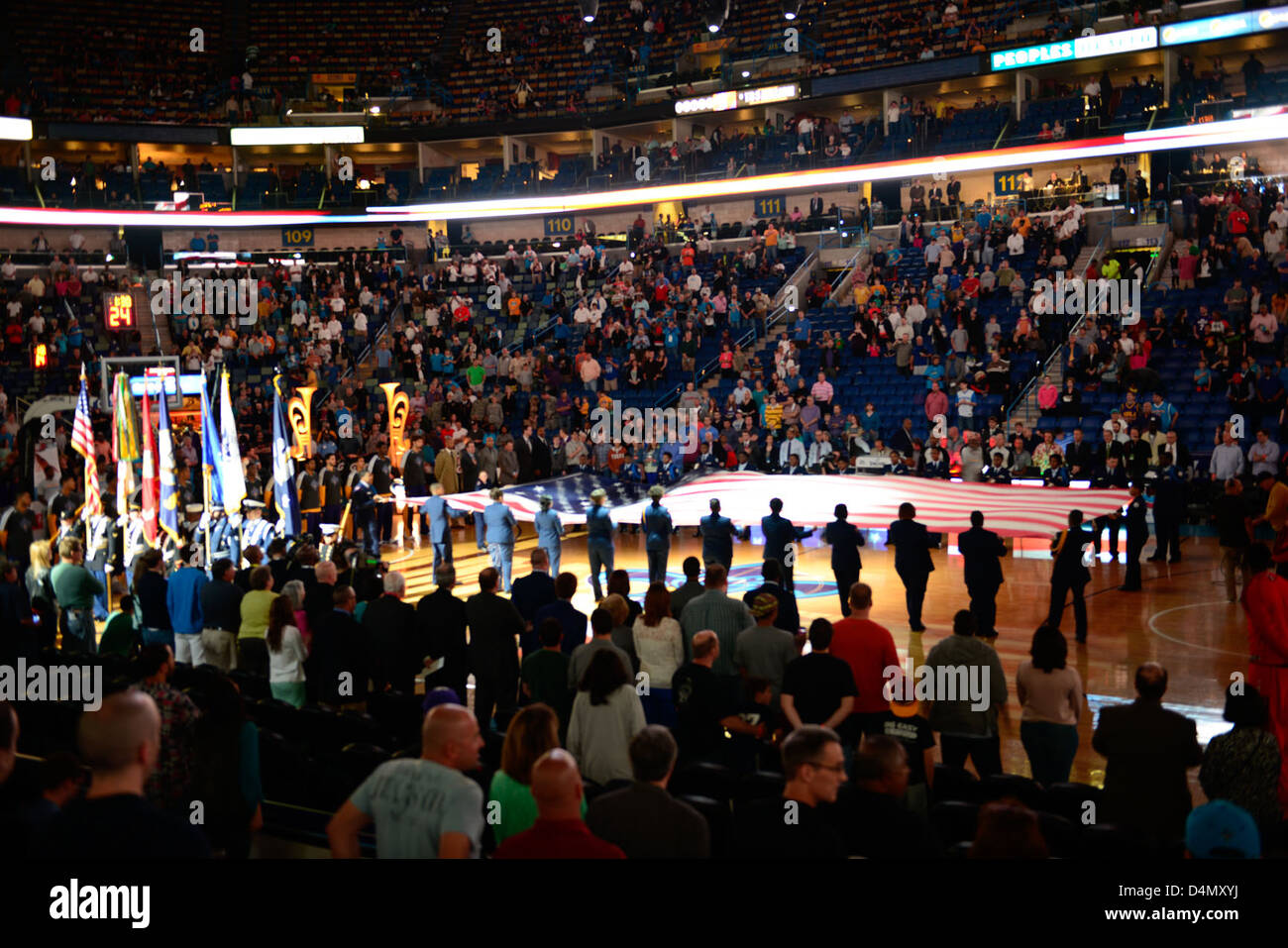 New Orleans Arena apprezzamento militare di notte Foto Stock