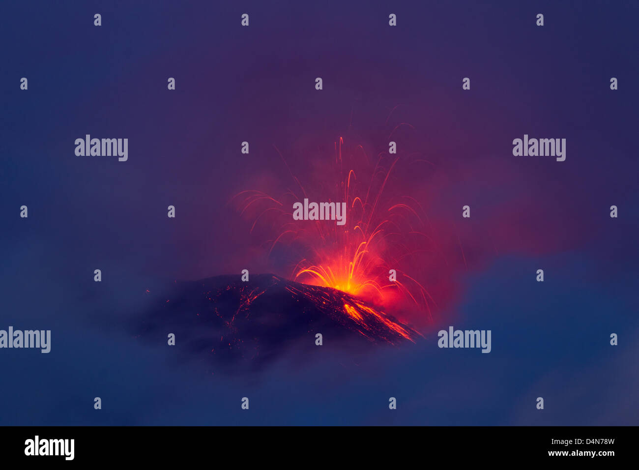 Power esplosione del vulcano Tungurahua Foto Stock