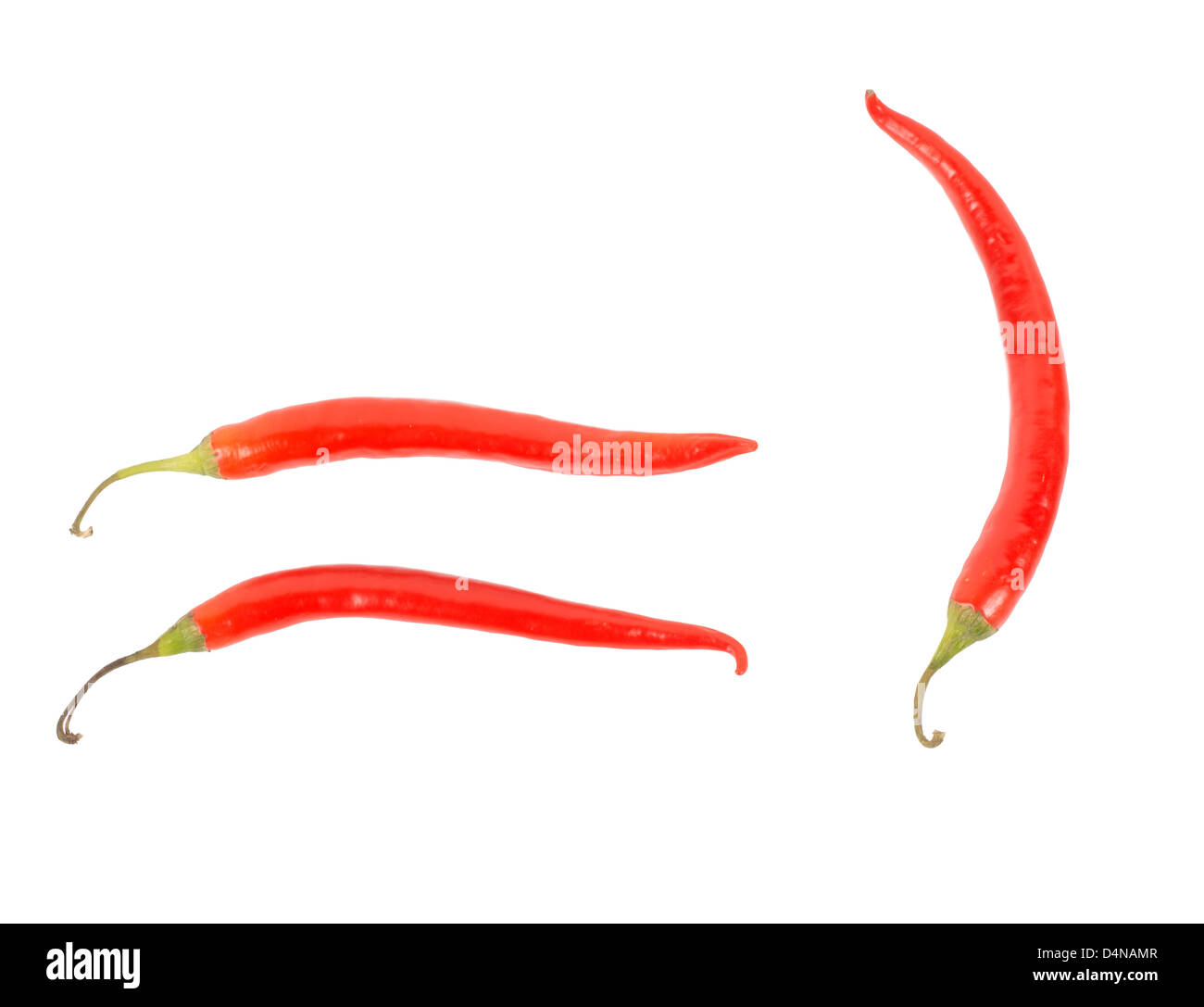 Tre red hot chili o peperoncino, peperoni isolato su uno sfondo bianco usato in cucina come un condimento piccante e aromatizzanti e come una spezia essiccata. Foto Stock