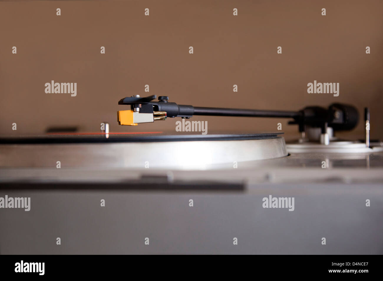 Close-up del tonearm tipica di un fonografo . Foto Stock