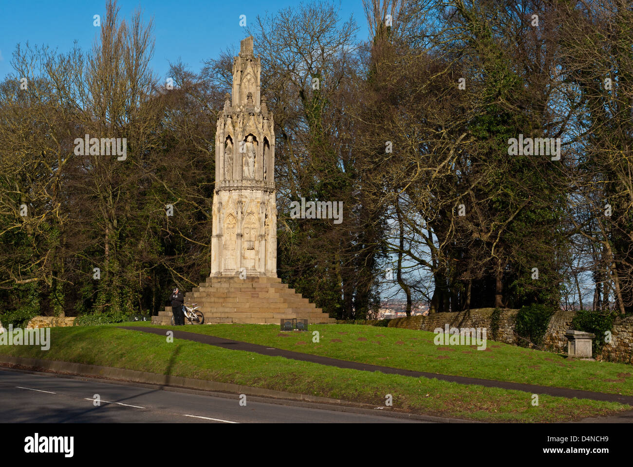 Regina Eleonora Croce, un memoriale permanente sulla London Road, Hardingstone, Northampton Foto Stock