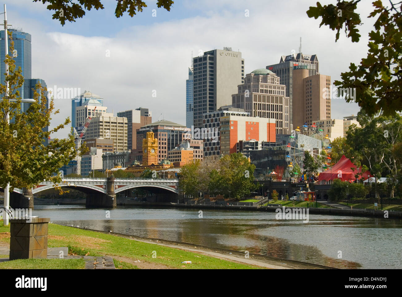 Fiume Yarra e dello Skyline di Melbourne, Melbourne, Victoria, Australia Foto Stock