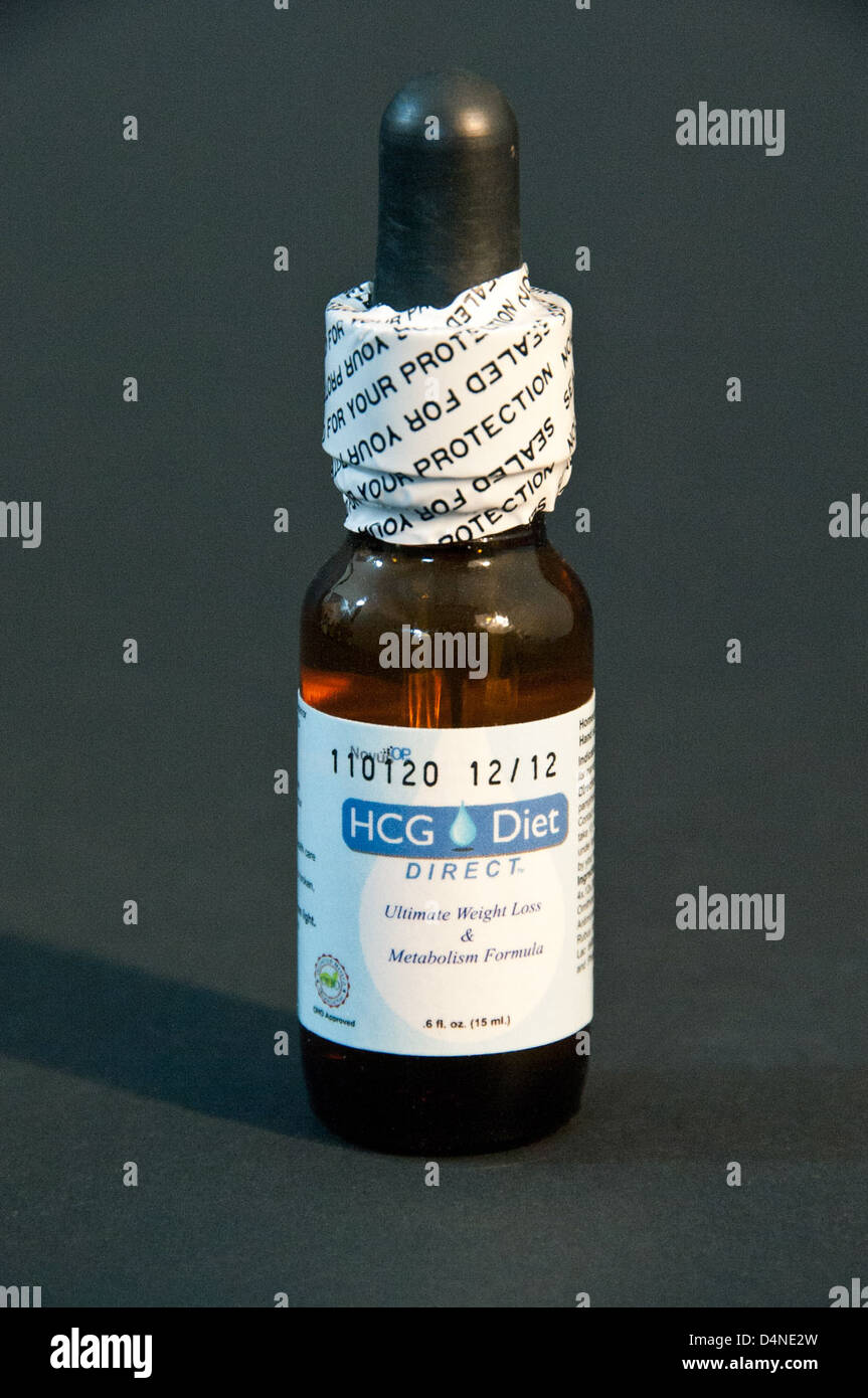 I prodotti dietetici HCG, commercializzati per la perdita di peso e l'infertilità, sono illegali e potenzialmente non sicuri, secondo la FDA e la FTC. Questi prodotti contengono spesso ingredienti non approvati o pericolosi, comprese le versioni omeopatiche della gonadotropina corionica umana (HCG). Si consiglia ai consumatori di evitare questi prodotti. Foto Stock