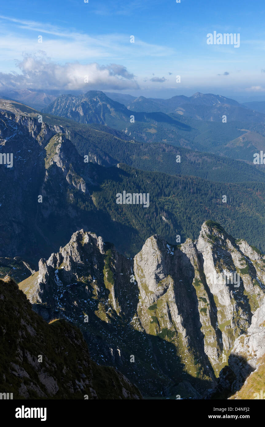 Paesaggio di montagna nel Parco nazionale dei Tatra in Polonia. Vista da Giewont. Foto Stock