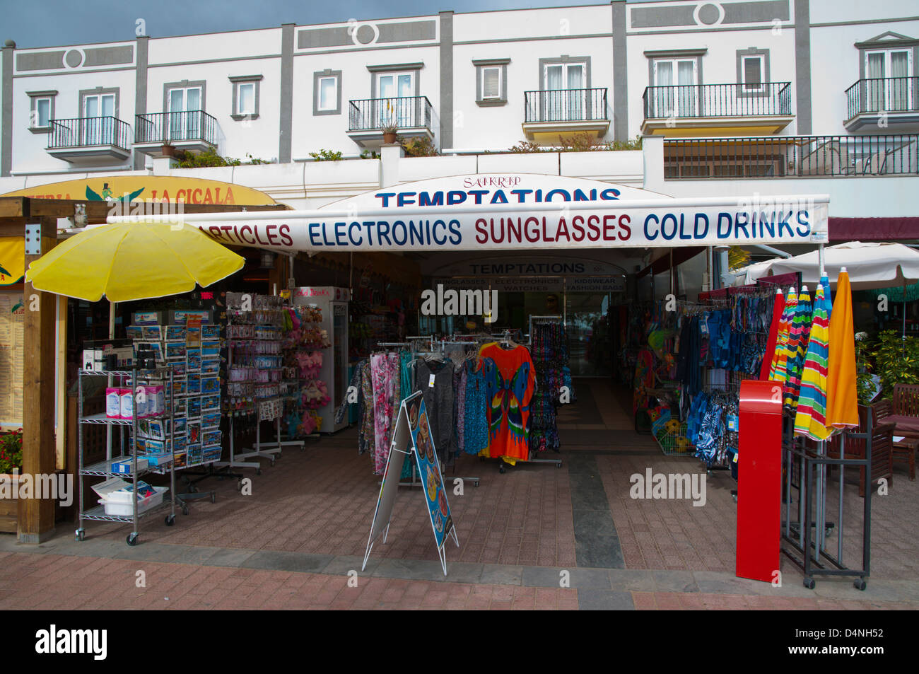 Shop sul lungomare spiaggia Puerto de Mogan resort Gran Canaria Island nelle Isole Canarie Spagna Europa Foto Stock