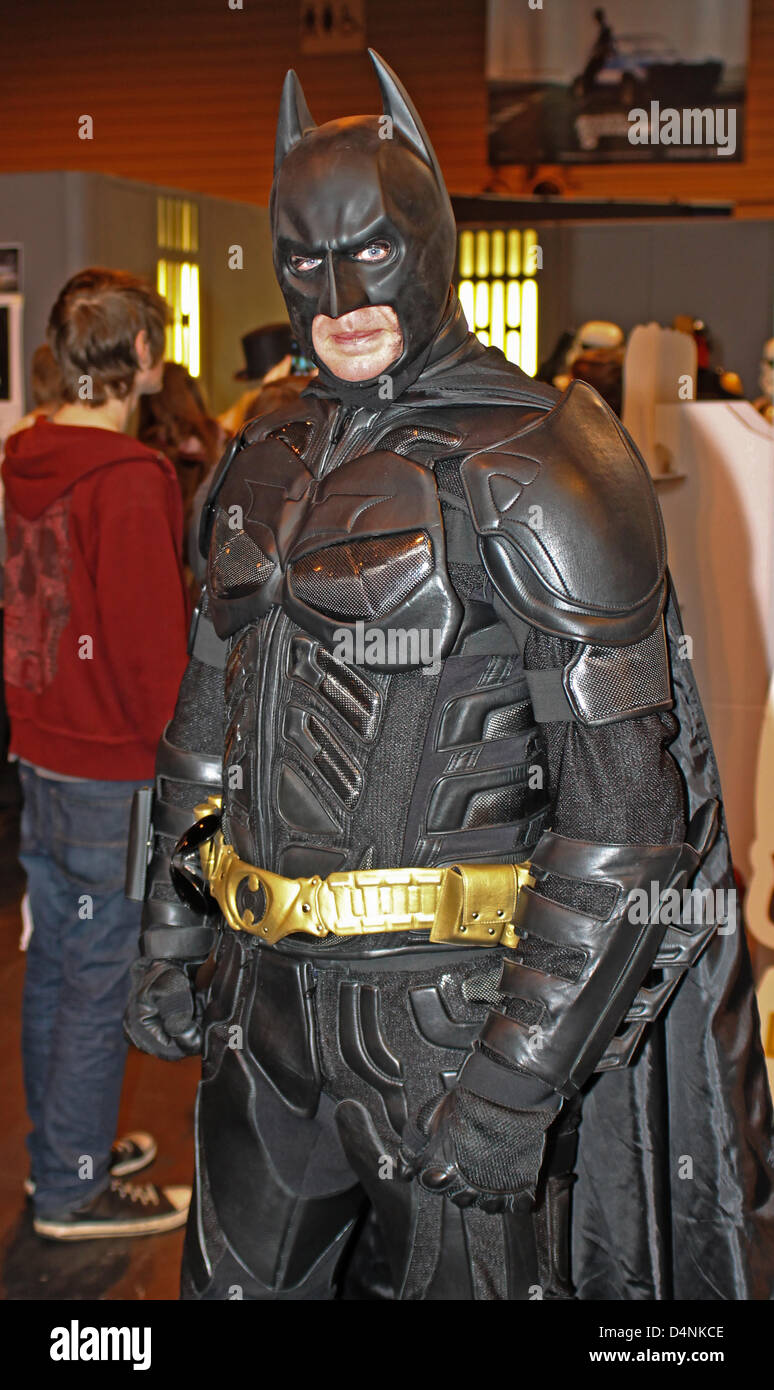 Birmingham, Regno Unito. Il 17 marzo 2013. Batman in posa per scatti a Birmingham MCM Expo. Foto Stock