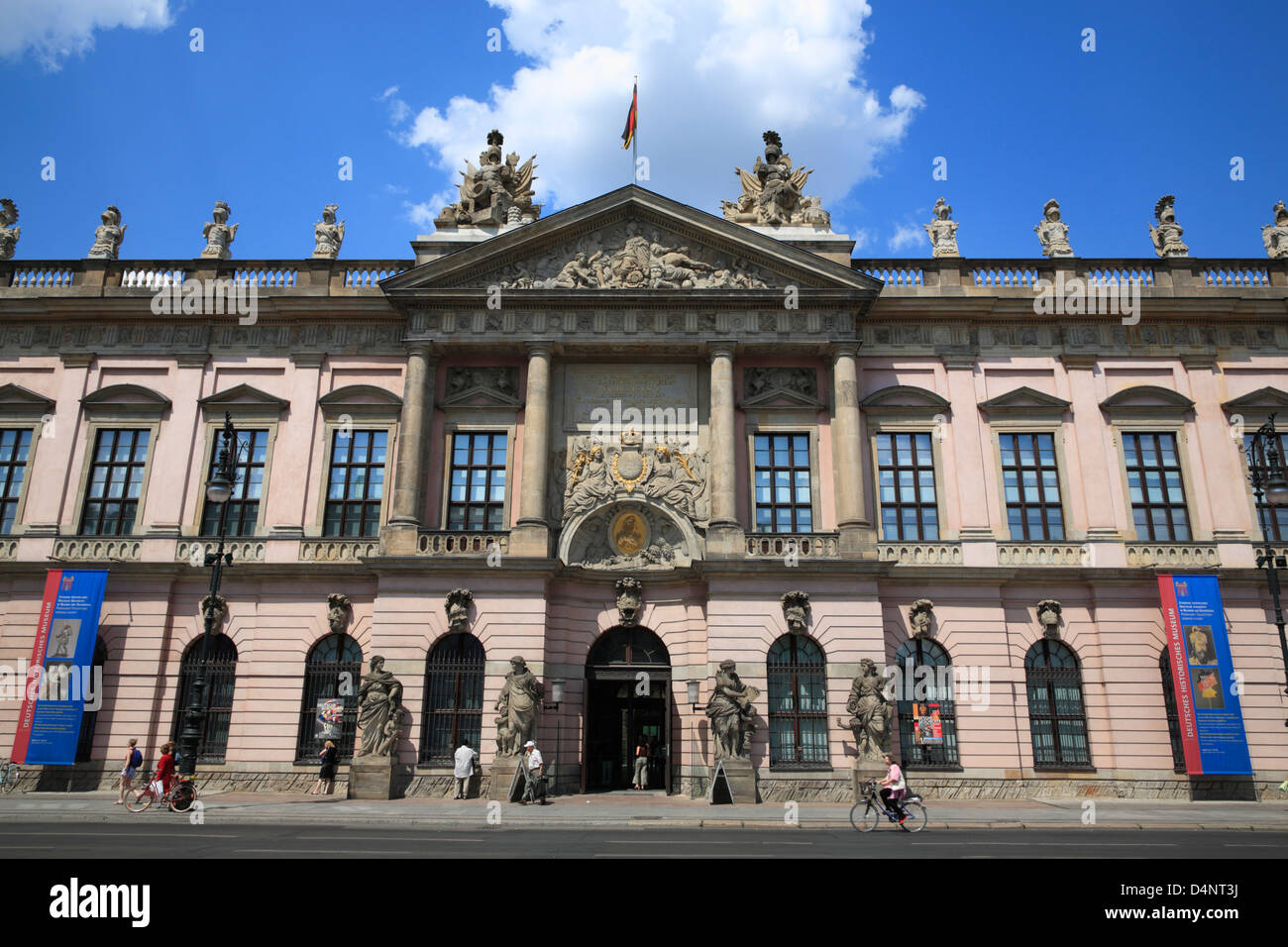 Deutsches Historisches Museum di ex Zeughaus, Unter den Linden al fiume Sprea, Berlino, Germania Foto Stock