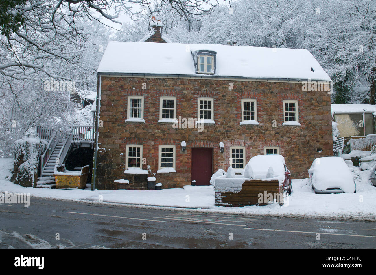 Jersey Isole del Canale vicolo del paese in freak tempeste di neve di marzo 2013 Foto Stock