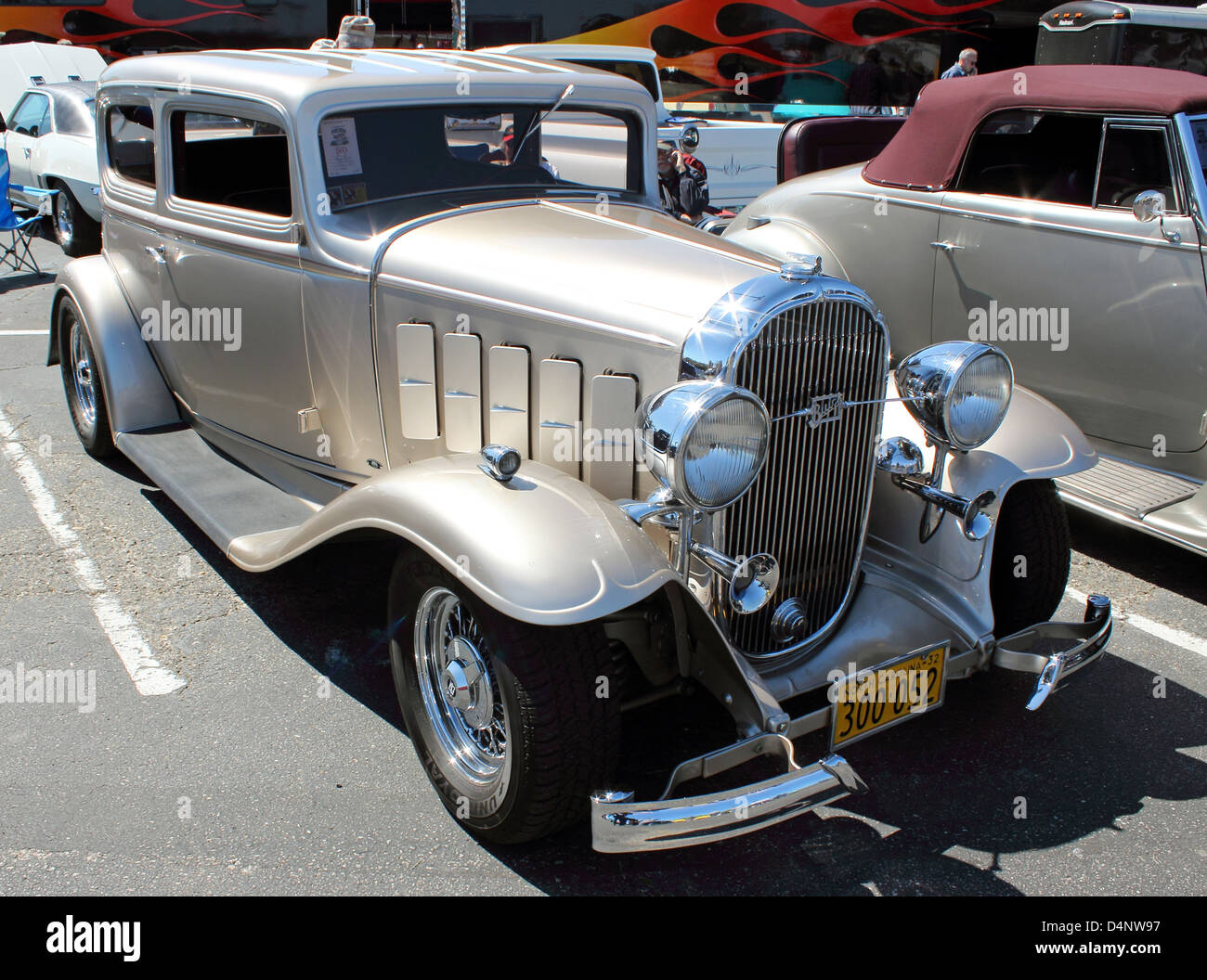 Un vecchio classico ristrutturato Buick antichi a correre per il Sun car show in Myrtle Beach, SC su Marzo 15th, 2013 Foto Stock