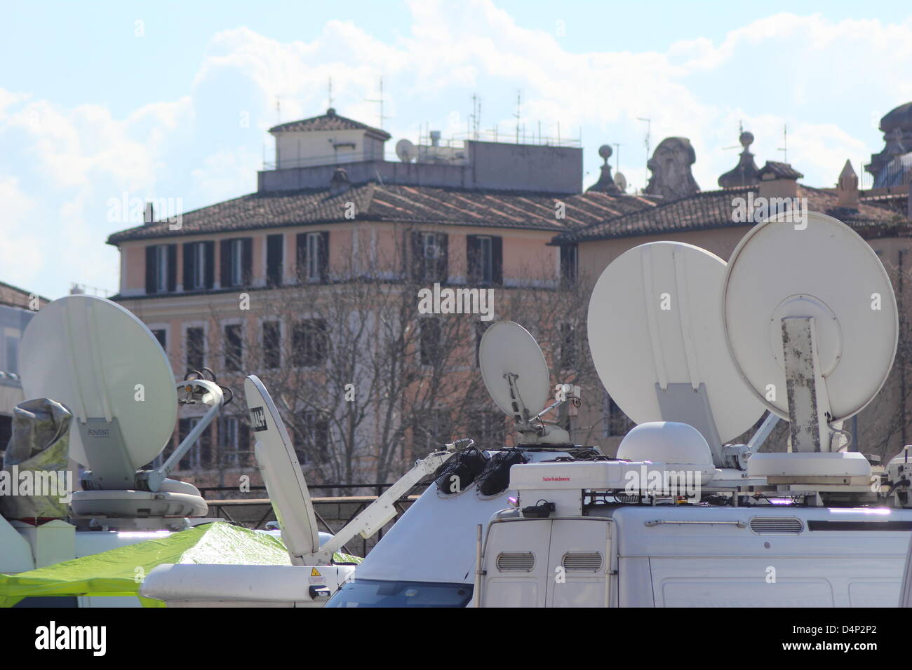 Roma, 16/03/2013 - Preparazione di piazza San Pietro e via della conciliazione per la cerimonia di insediamento del Papa Francesco I Foto Stock