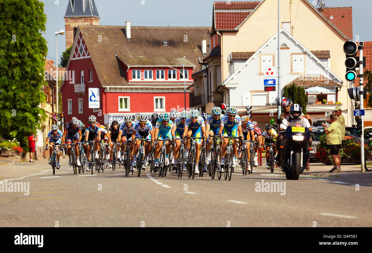 I ciclisti in bici gara Tour Alsace 2012. Horbourg-Wihr. Haut-Rhin. L'Alsazia. Francia Foto Stock
